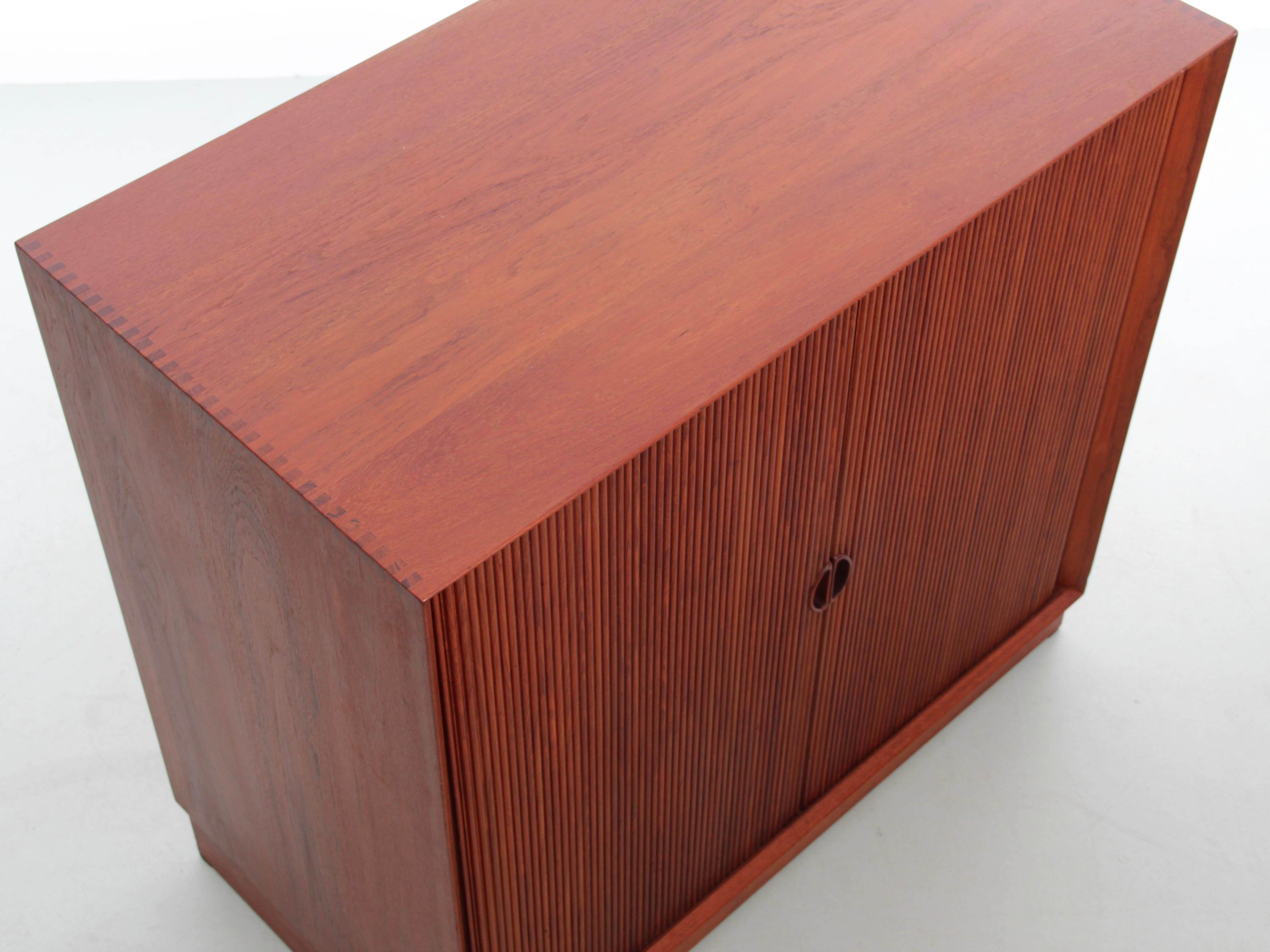 Mid-Century Modern Scandinavian Jealousy Cabinet in Solid Teak In Good Condition For Sale In Courbevoie, FR