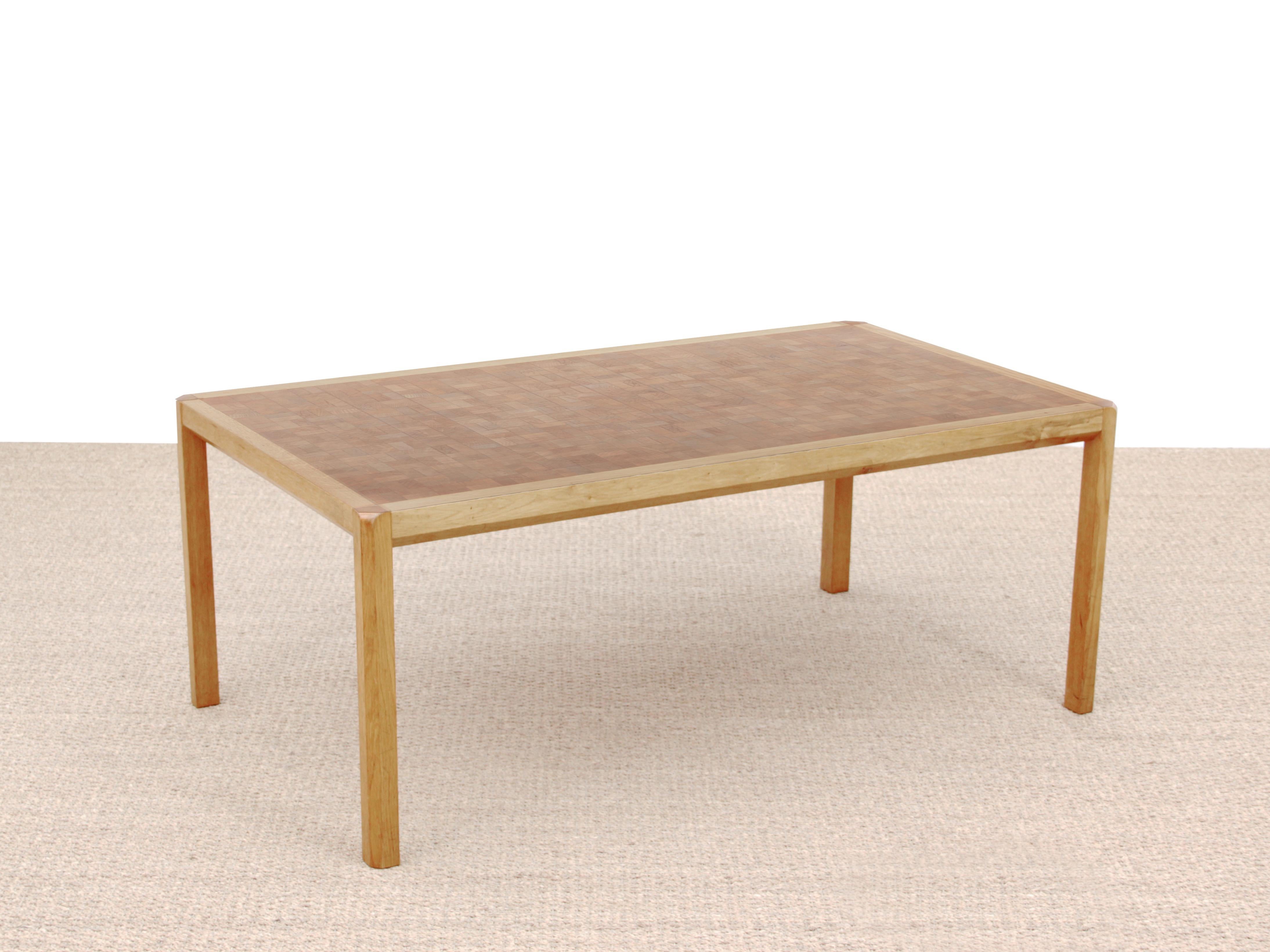 Mid-Century Modern Scandinavian large coffee table in oak by Rolf Middelboe & Gorm Lindum with a bitmap structured tabletop, made of 1600 cubical solid pieces of oak combined to create an interesting structure and pattern.