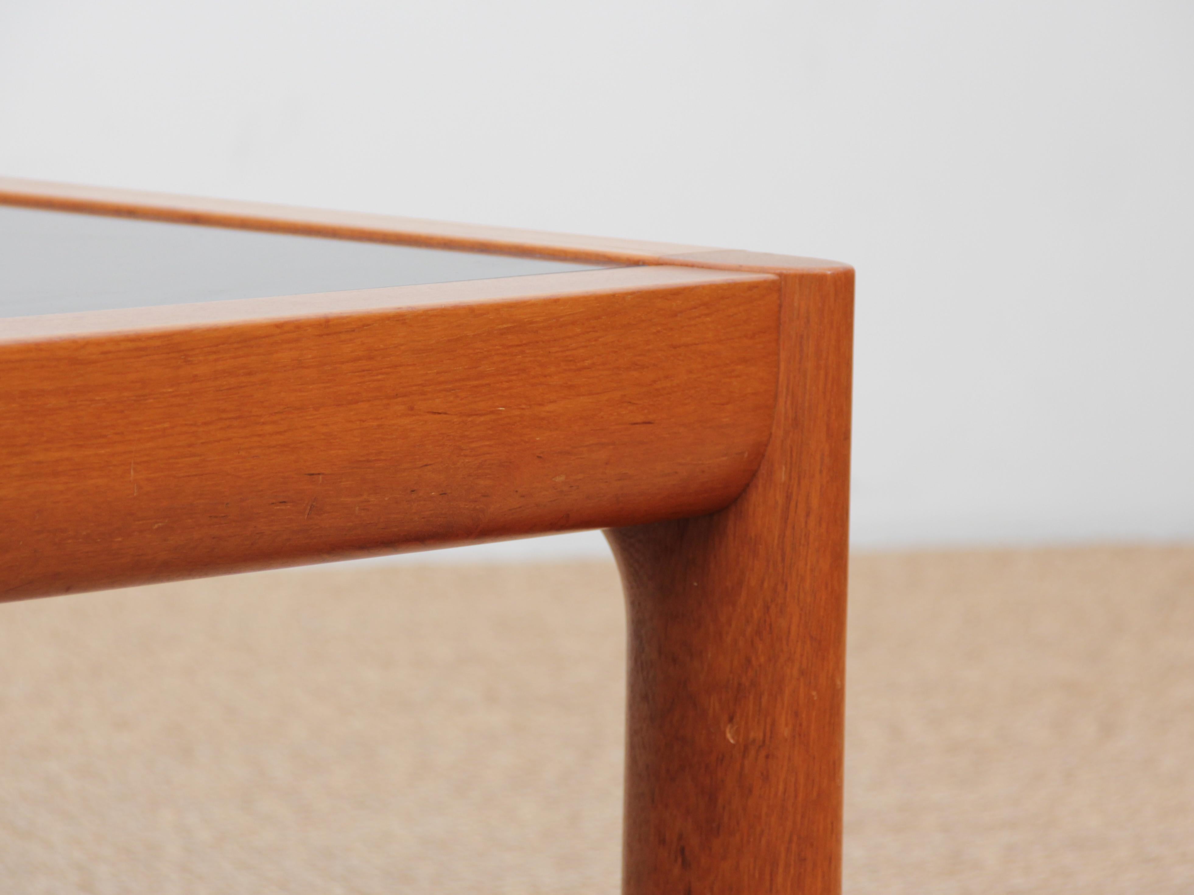 Grande table basse scandinave moderne du milieu du siècle en teck et verre noir Bon état - En vente à Courbevoie, FR
