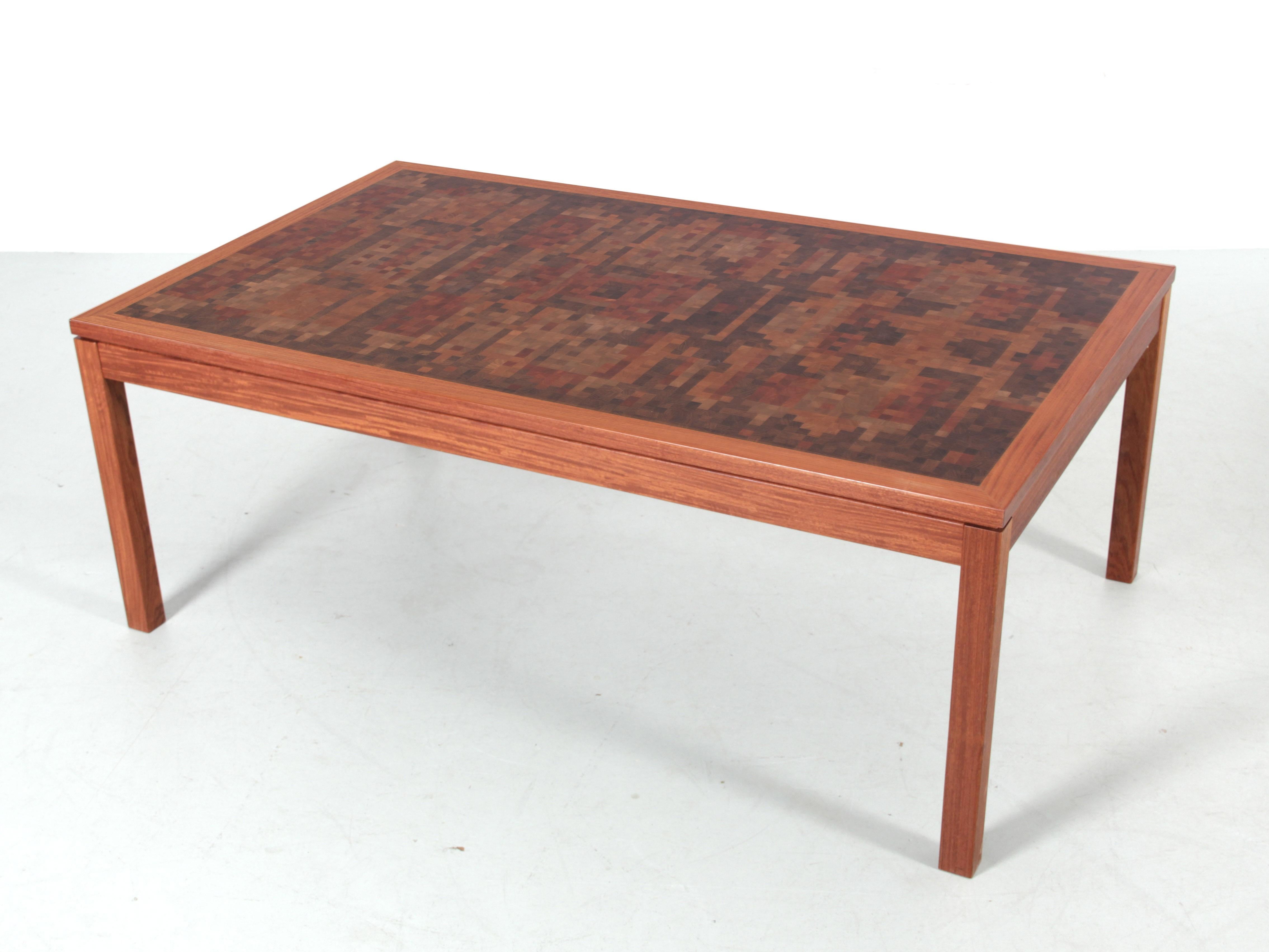 Mitte des Jahrhunderts  modern  Großer skandinavischer Couchtisch aus Eiche von Rolf Middelboe & Gorm Lindum mit einer bitmap-strukturierten Tischplatte, die aus 1600 würfelförmigen Massivholzstücken aus Teak, Rio-Palisander und Makassar besteht,