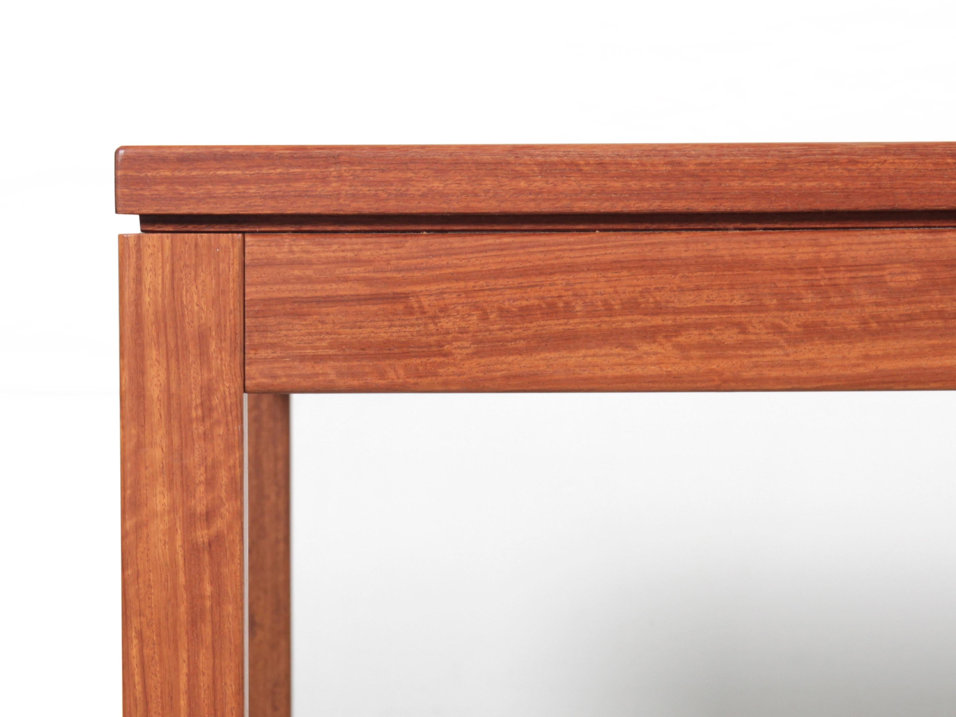 Großer skandinavischer Mid-Century-Modern-Couchtisch aus Teakholz (Ende des 20. Jahrhunderts) im Angebot