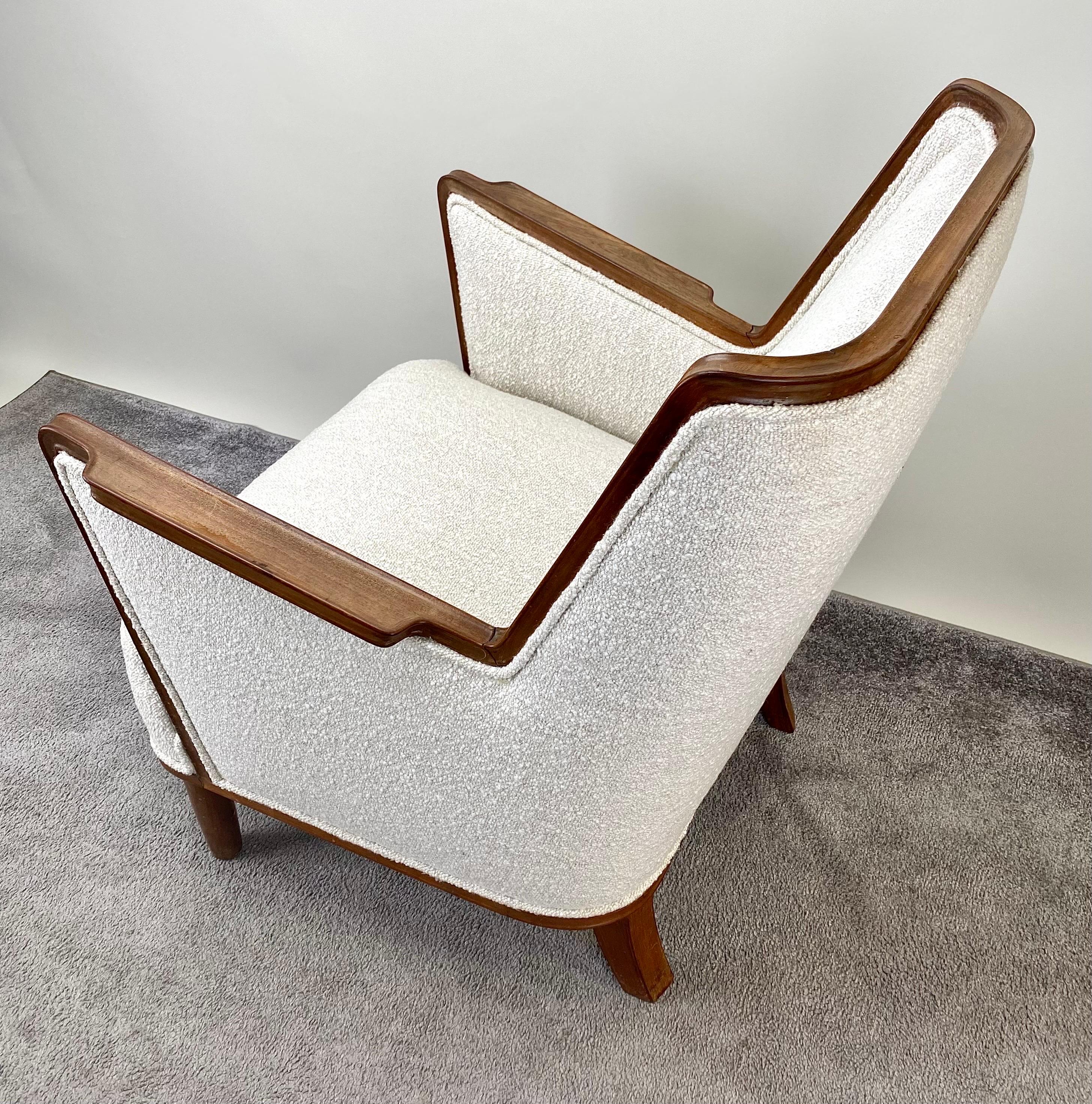 Mid-Century Modern Scandinavian Lounge Chair in Mahogany Frame & Bouclé  For Sale 5
