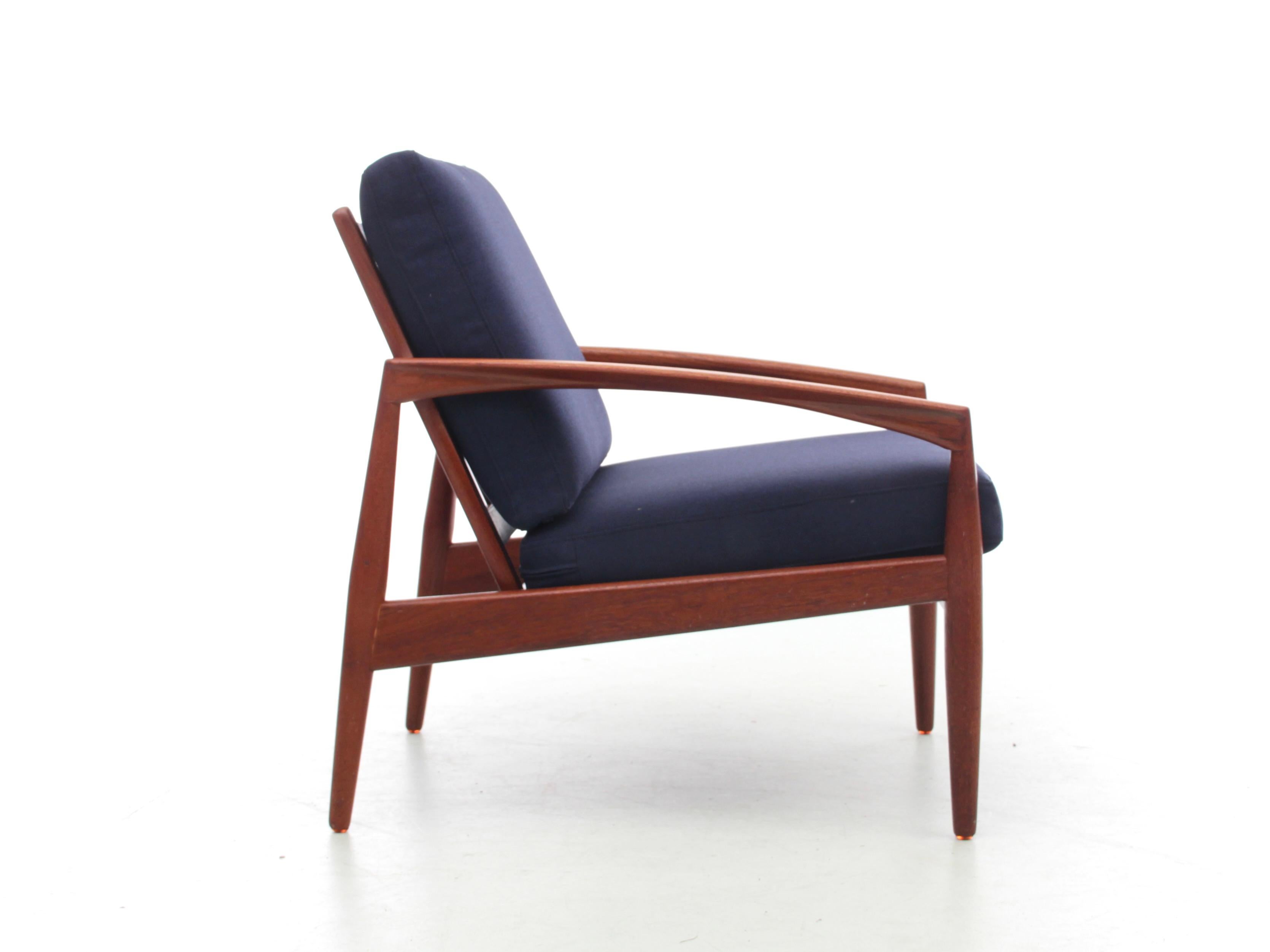 Mid-Century Modern scandinavian lounge chair in Rio rosewood model paper Knive by Kai Kristiansen. New foam and cover. Other cover on demand. + €250. Referenced by the Design Museum Danmark under number RP13399.