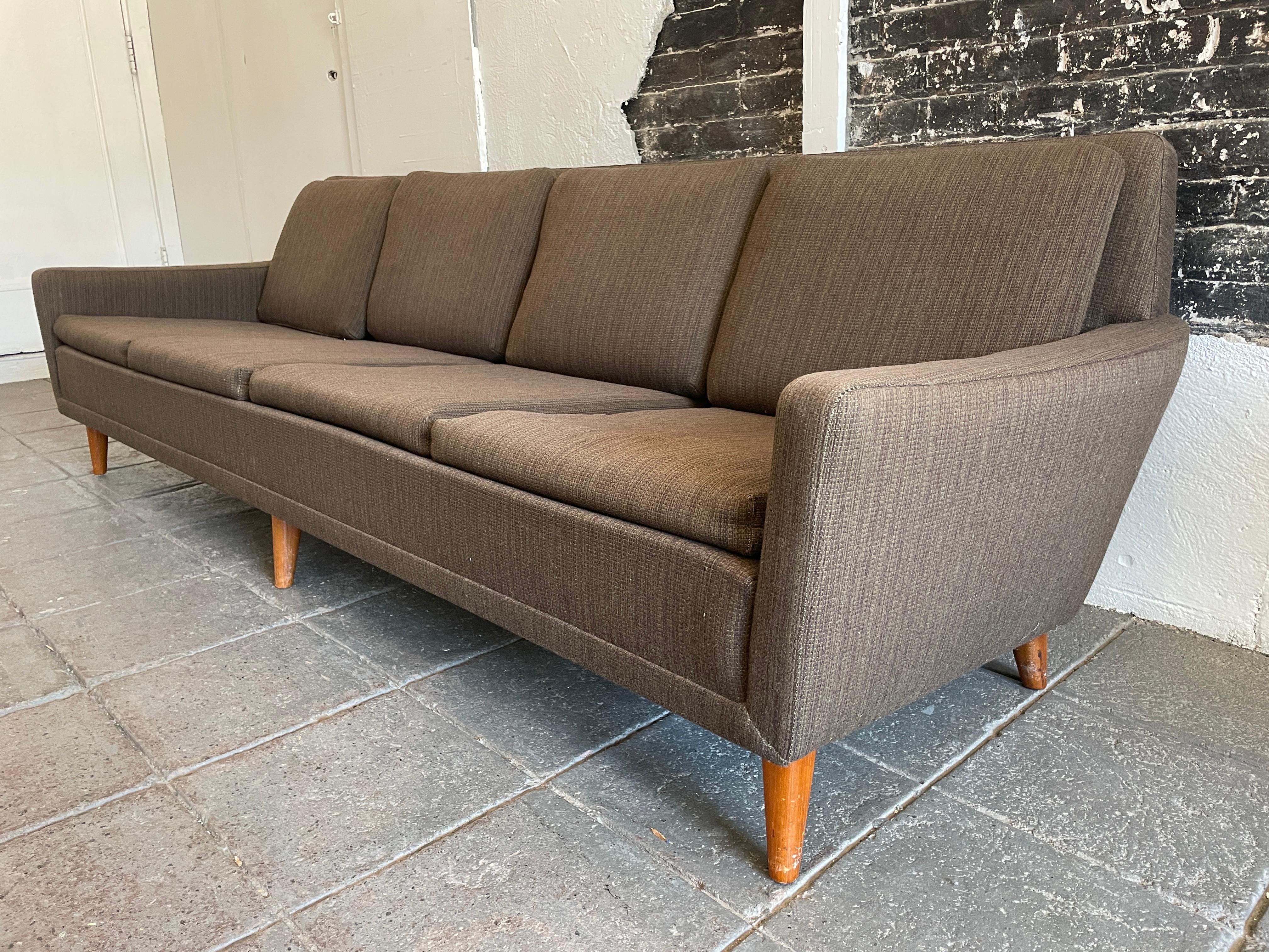 Mid-Century moderno Divano scandinavo basso a 4 posti di metà secolo di DUX in vendita