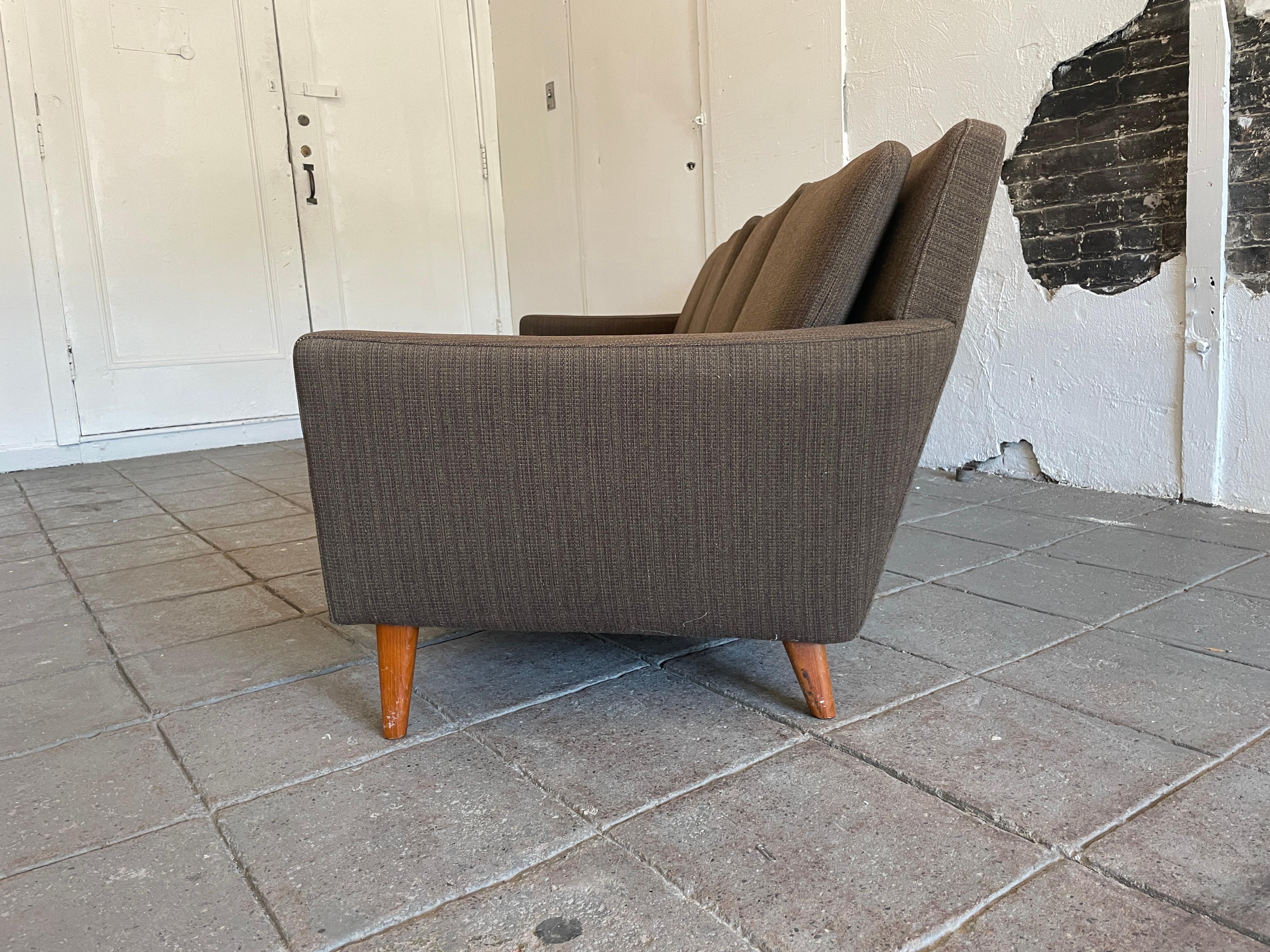 Divano scandinavo basso a 4 posti di metà secolo di DUX in vendita 1