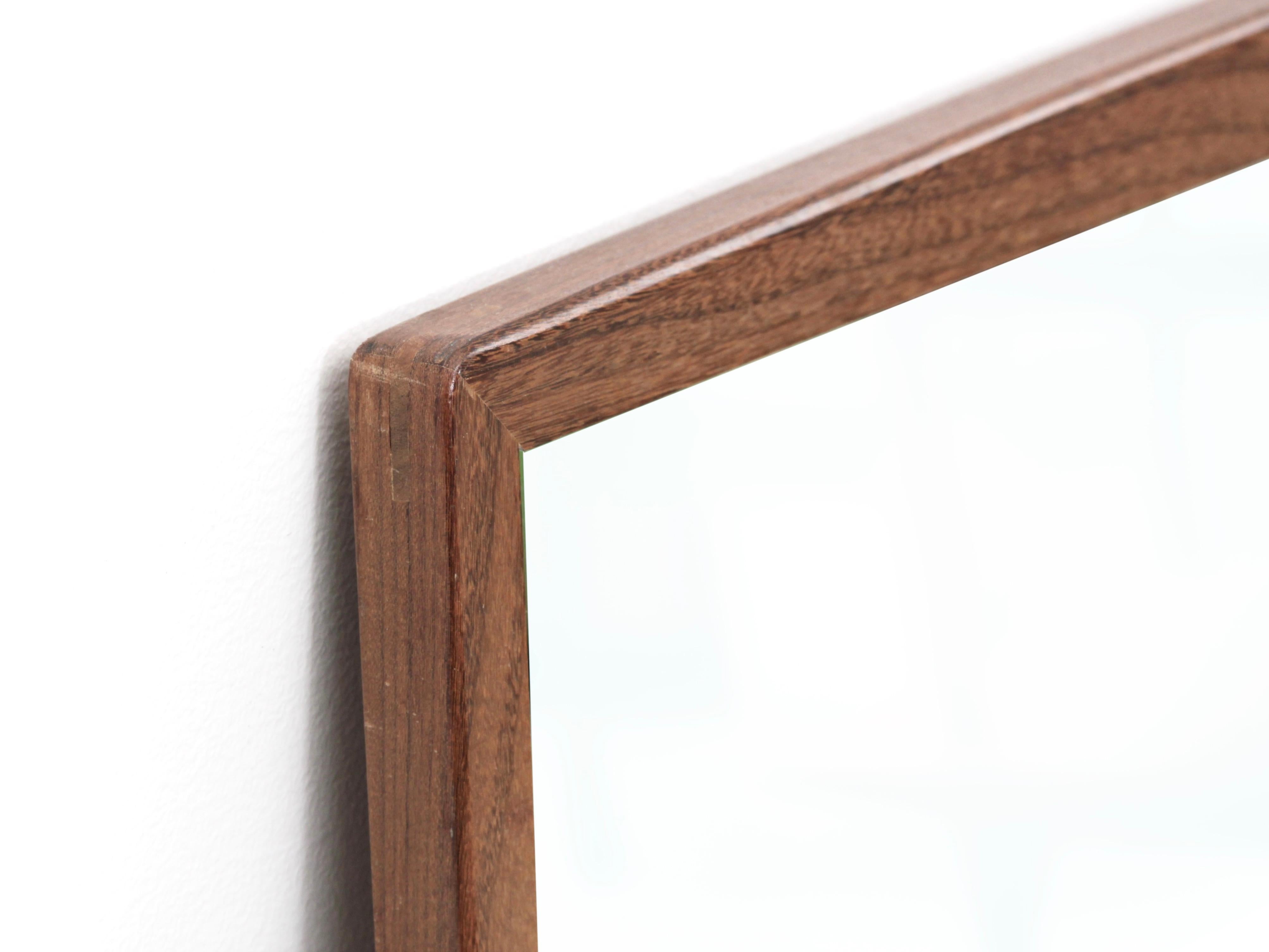 Mid-Century Modern Scandinavian Mirror in Rosewood In Good Condition For Sale In Courbevoie, FR
