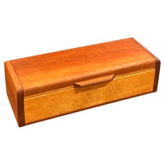Caja de escritorio/valet de maderas mixtas escandinavas modernas de mediados de siglo