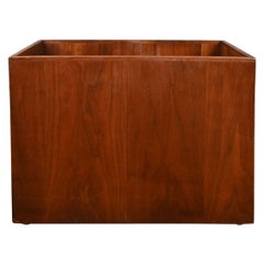 Porte-revues ou boîte à dossiers en noyer de style scandinave moderne du milieu du siècle
