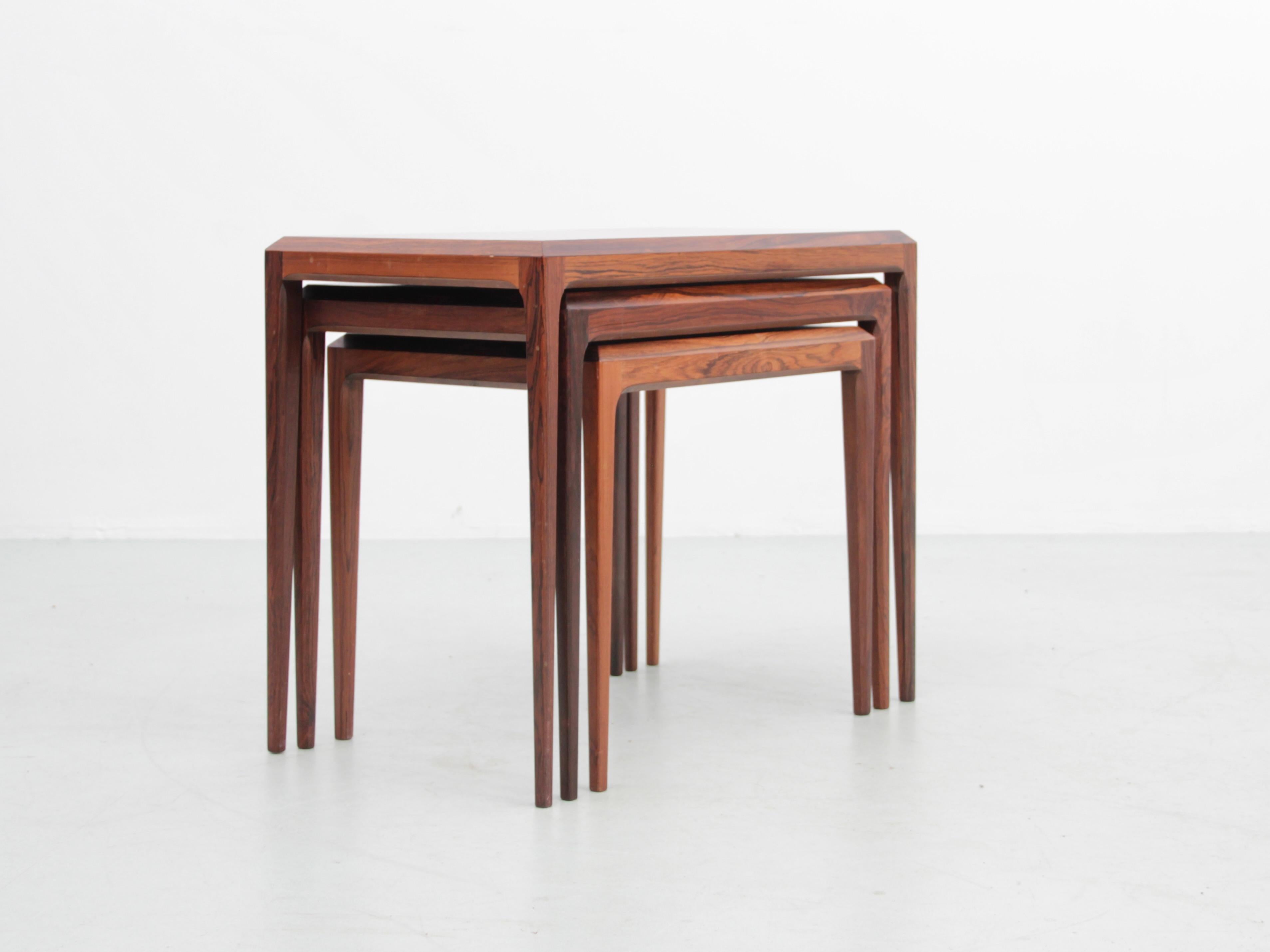 Milieu du XXe siècle Tables gigognes scandinaves modernes du milieu du siècle dernier en bois de rose de Rio de Johannes Ander en vente