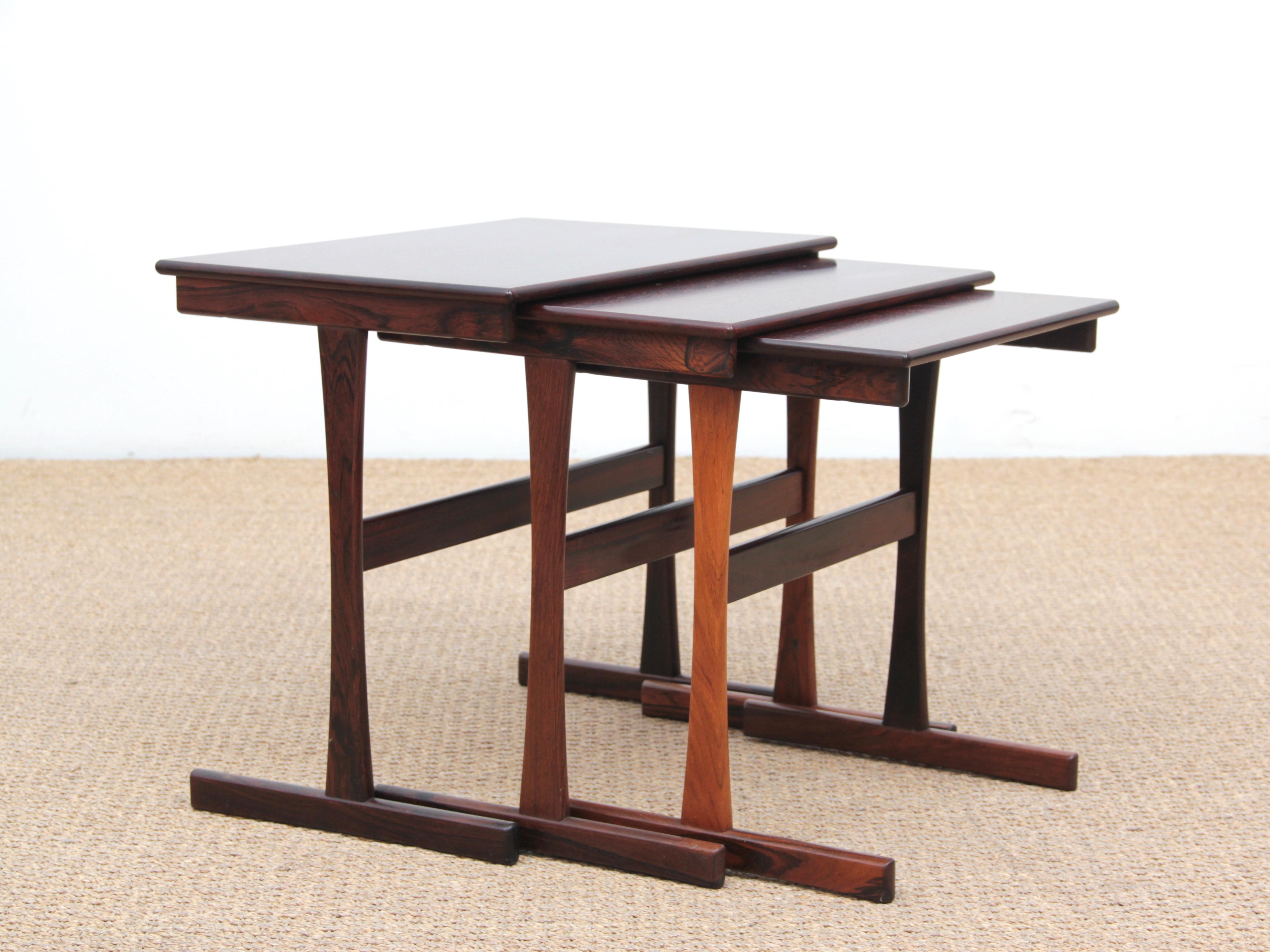 Mid-Century Modern Scandinavian Nesting Tables in Rosewood For Sale 3