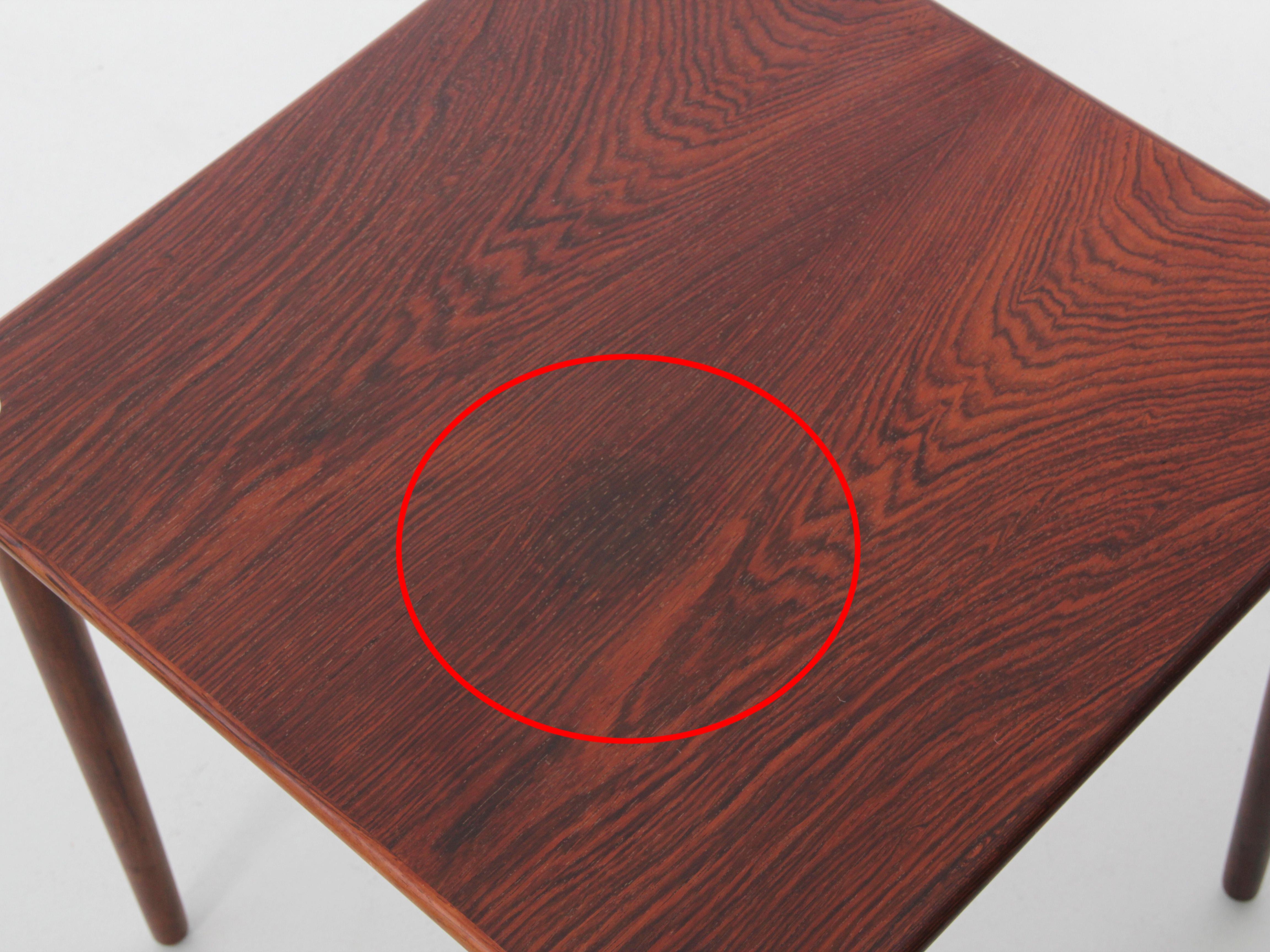 Scandinave Table d'appoint scandinave moderne du milieu du siècle dernier en bois de rose en vente