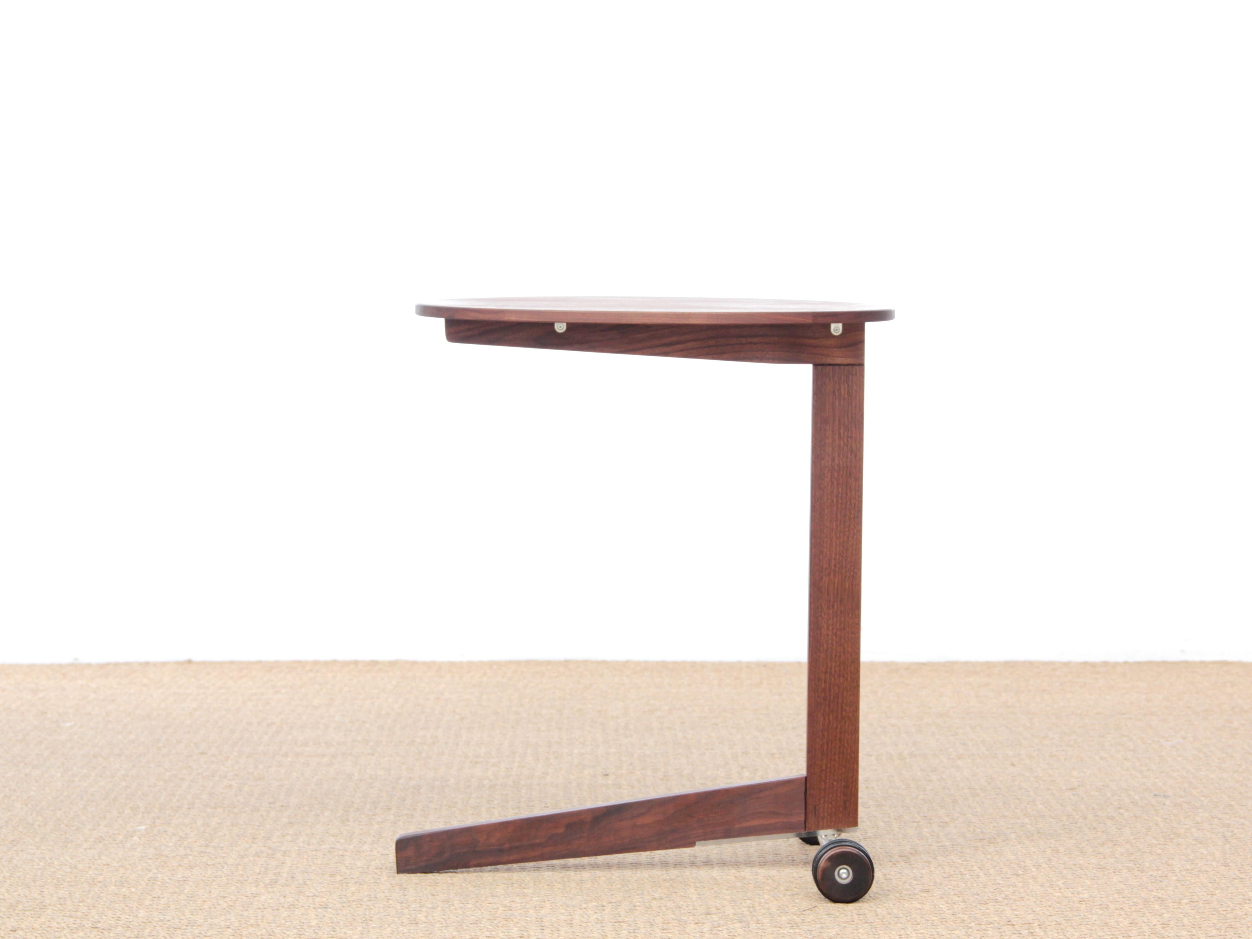 Mid-Century Modern Scandinavian Occasional Table in Walnut In Good Condition In Courbevoie, FR