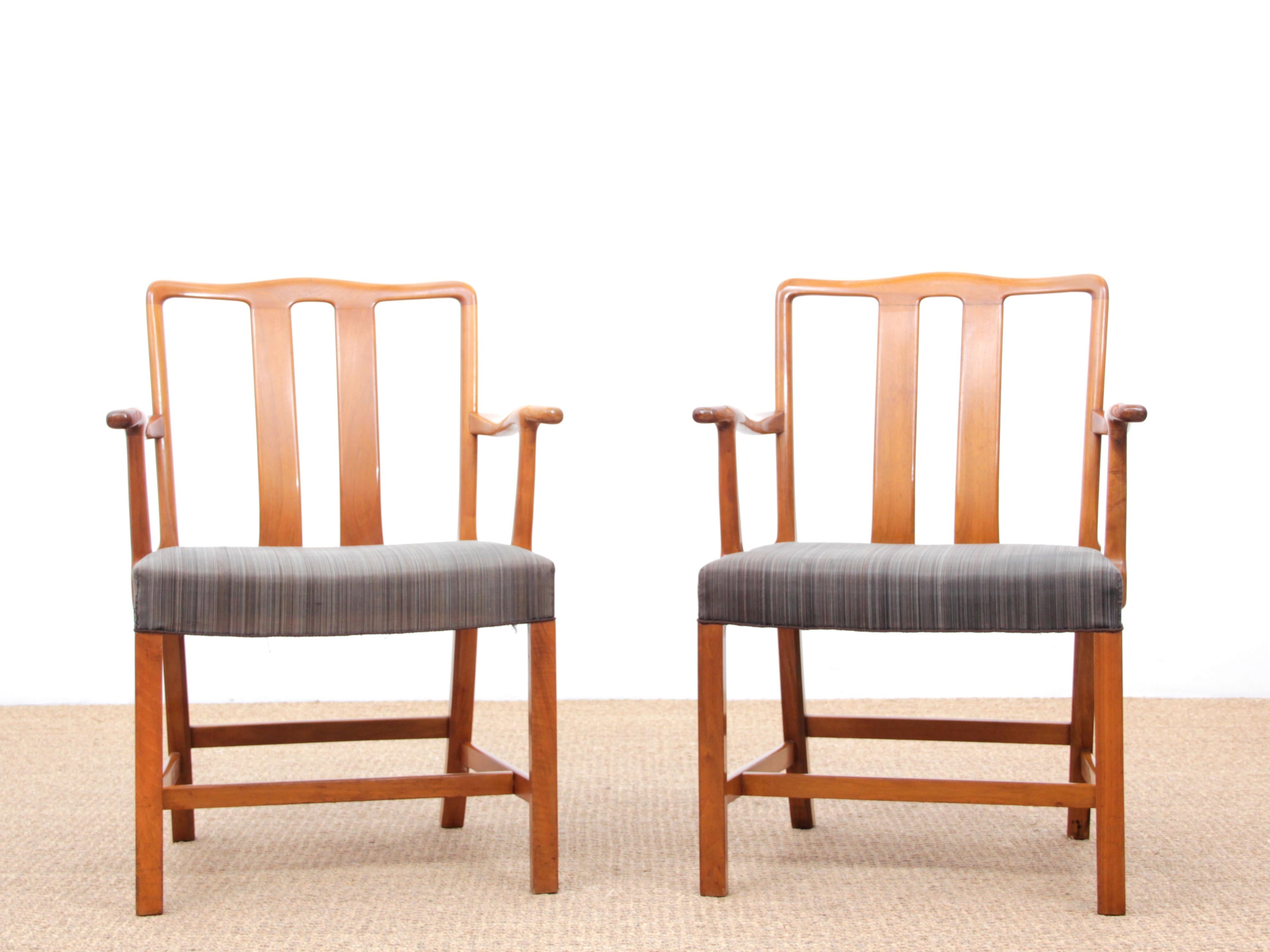 Mid-Century Modern Scandinavian pair of armchairs by Ole Wancher

Mid-Century Modern scandinavian pair of armchairs by Ole Wancher for Fritz Hansen in 1943. Original edition with original uphaolstery in horsehair.
Referenced by the Design Museum