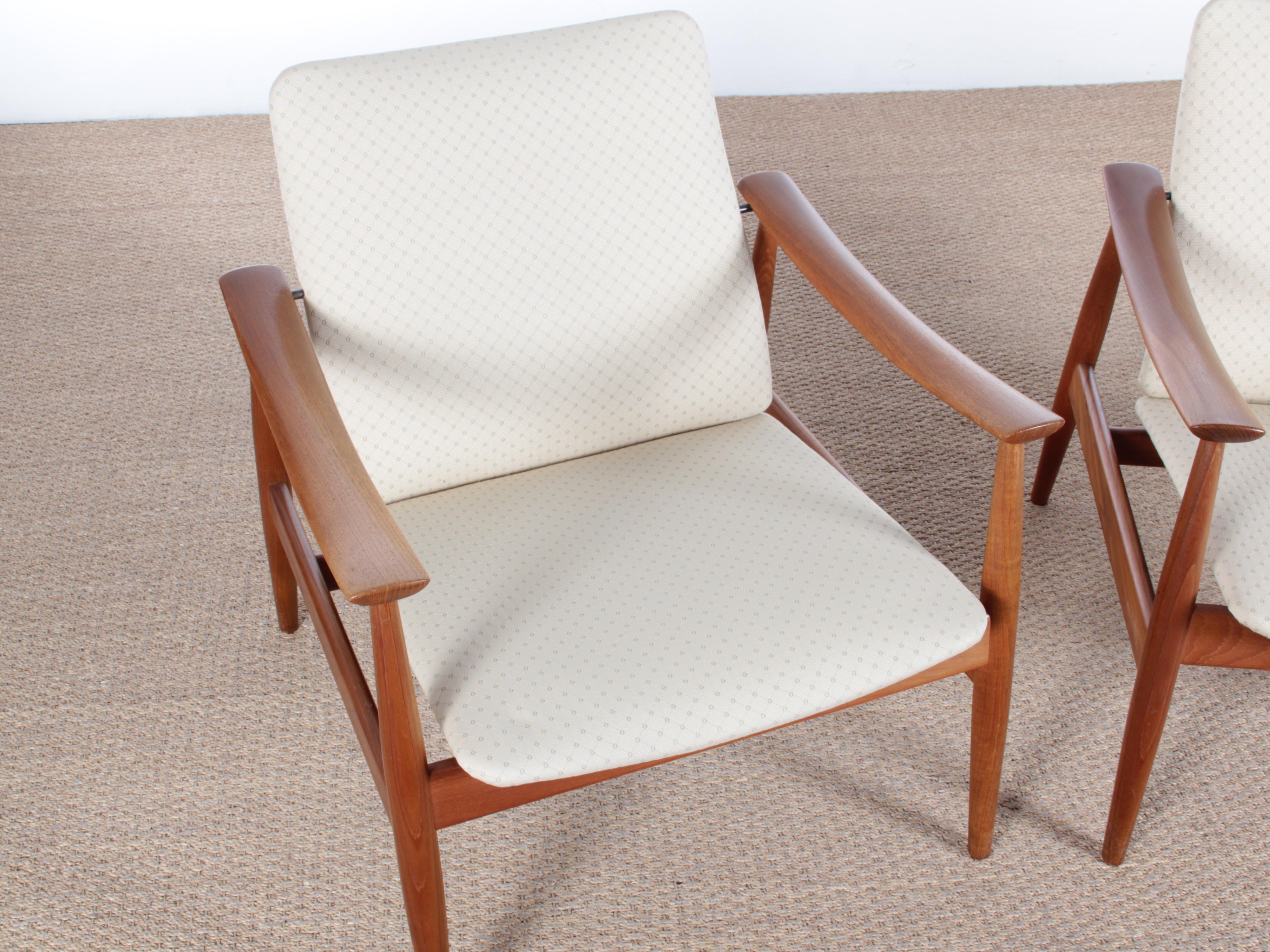 Mid-Century Modern Scandinavian pair of armchairs model 138 in teak by Finn Juhl. Upholstery from the 2000s. Referenced by the Design Museum Danmark under number RP02533. Bibliography : Dansk Kunsthåndværk ; Mobilia 1961.