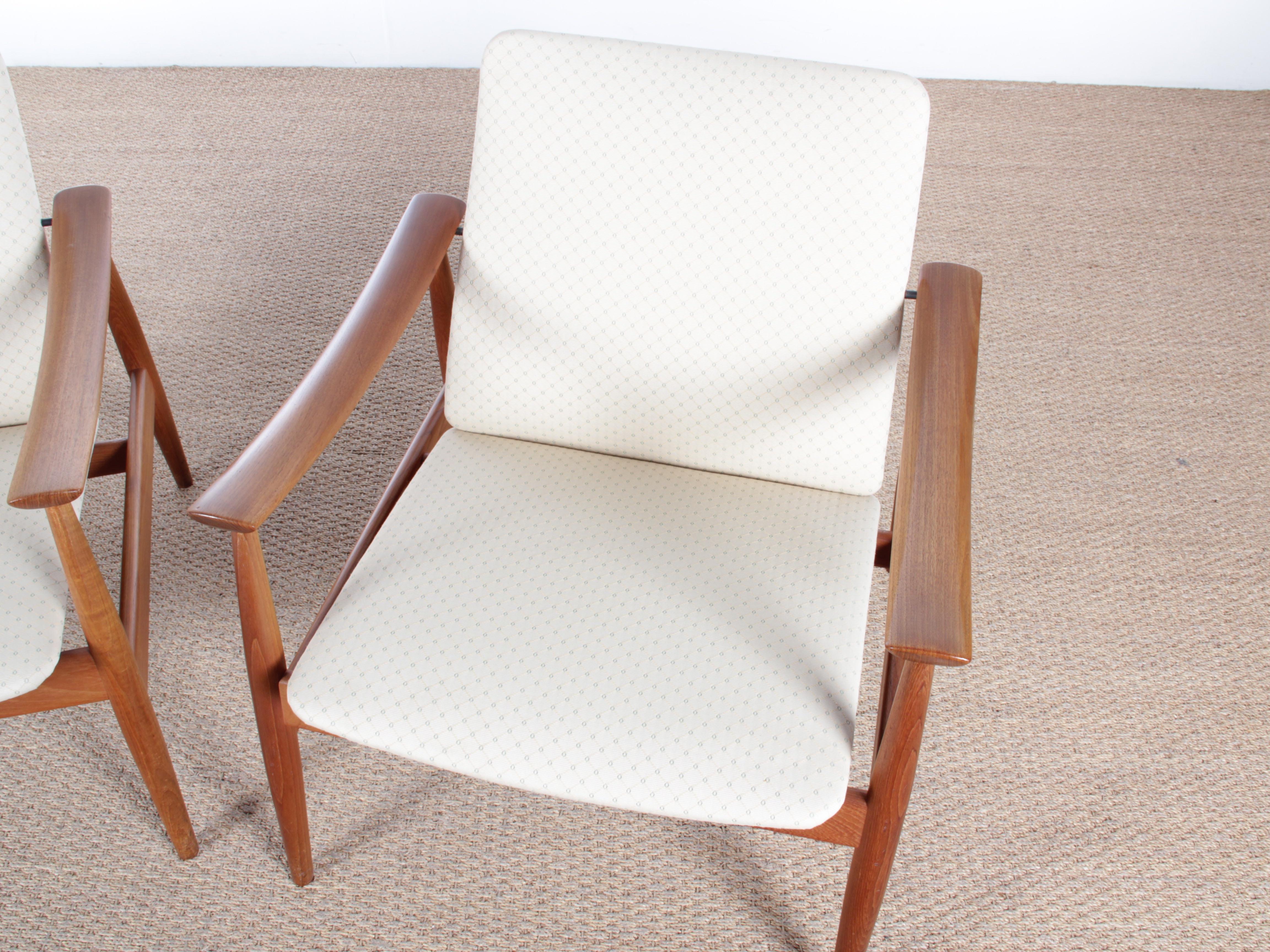 Mid-Century Modern Scandinavian Pair of Armchairs Model 138 in Teak by Finn Juhl In Good Condition In Courbevoie, FR