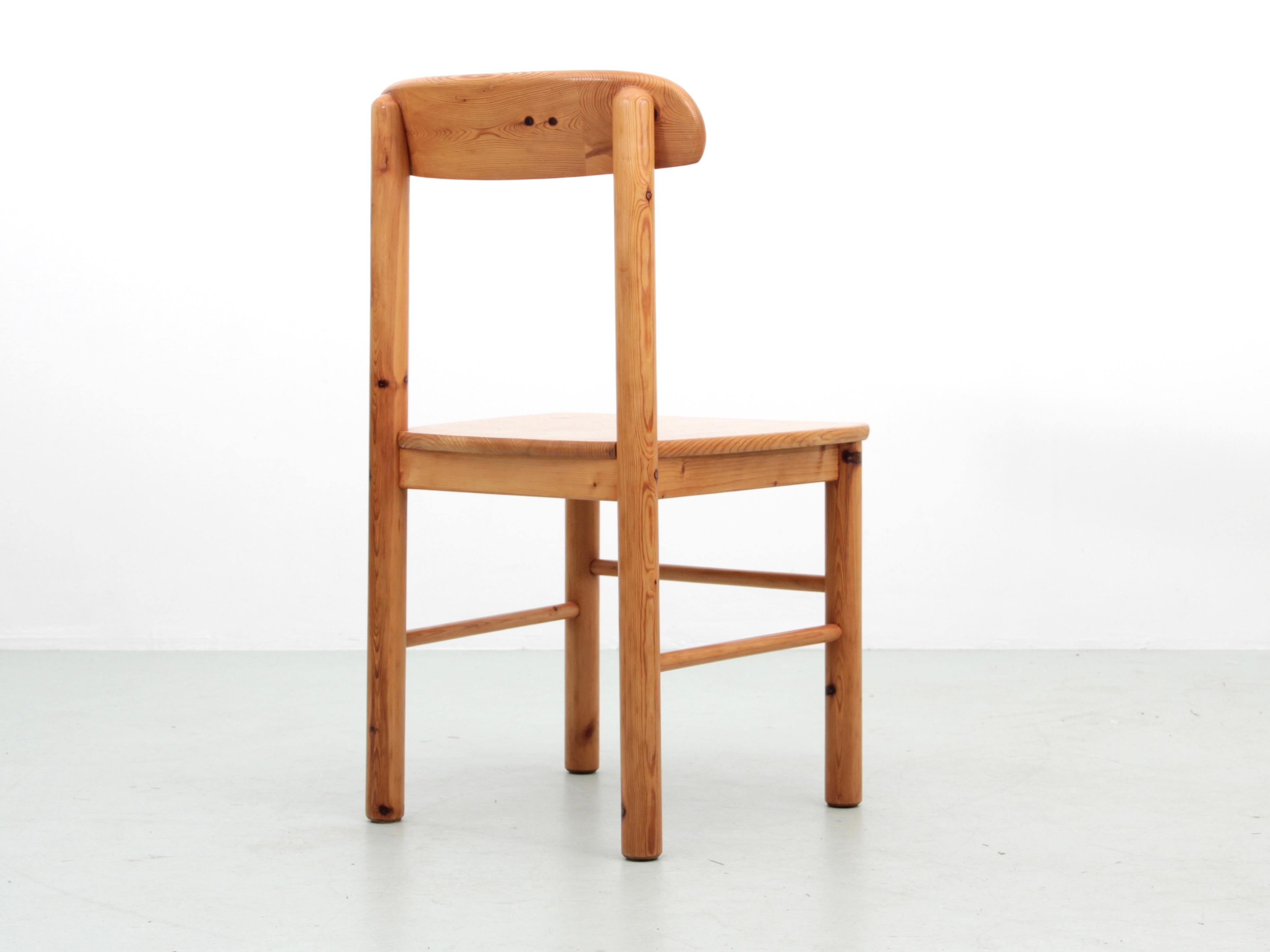 Mid-Century modern scandinavian pair of chairs in pine by Rainer Daumiller In Good Condition For Sale In Courbevoie, FR