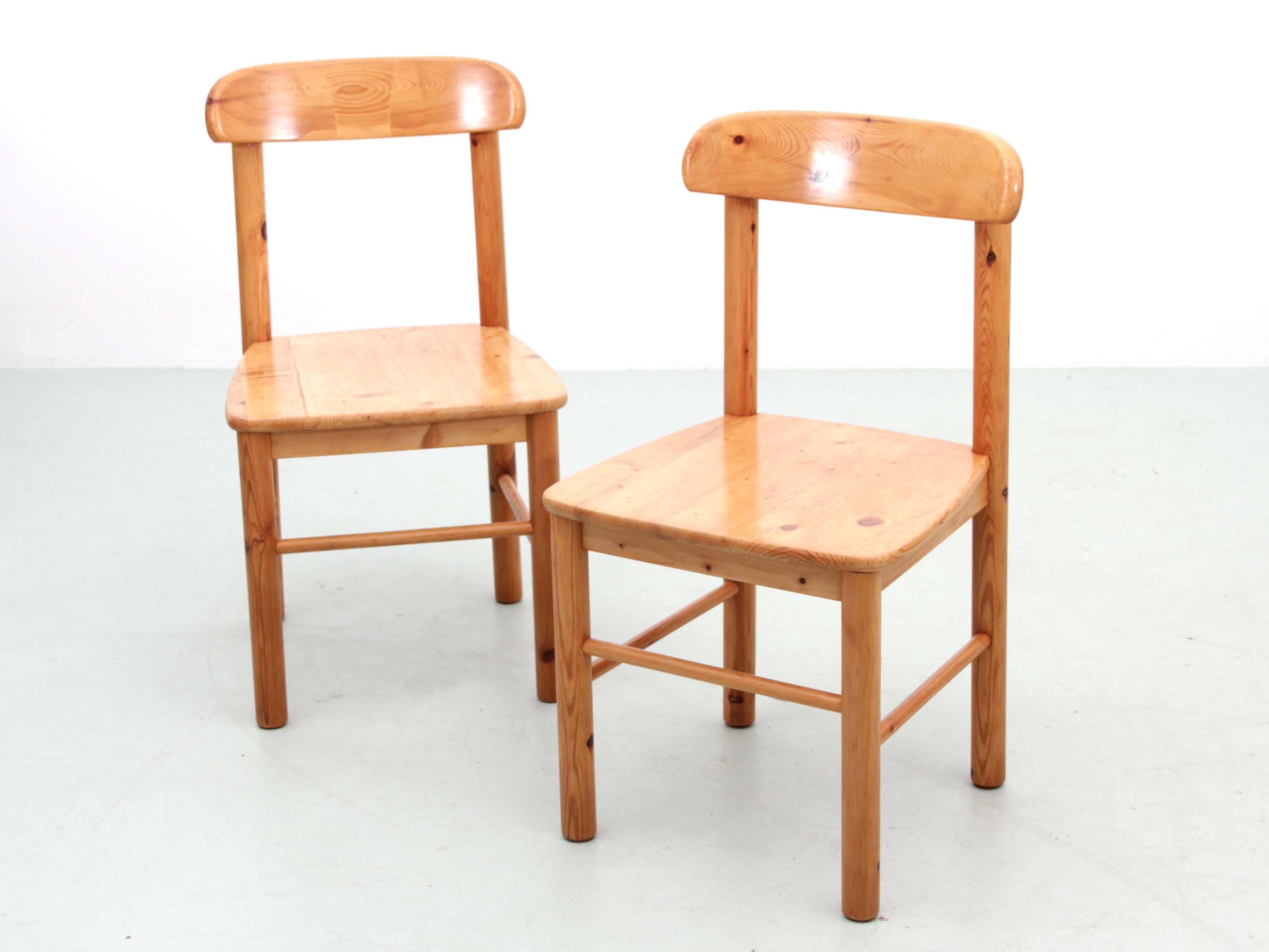 Mid-Century modern scandinavian pair of chairs in pine by Rainer Daumiller For Sale 1