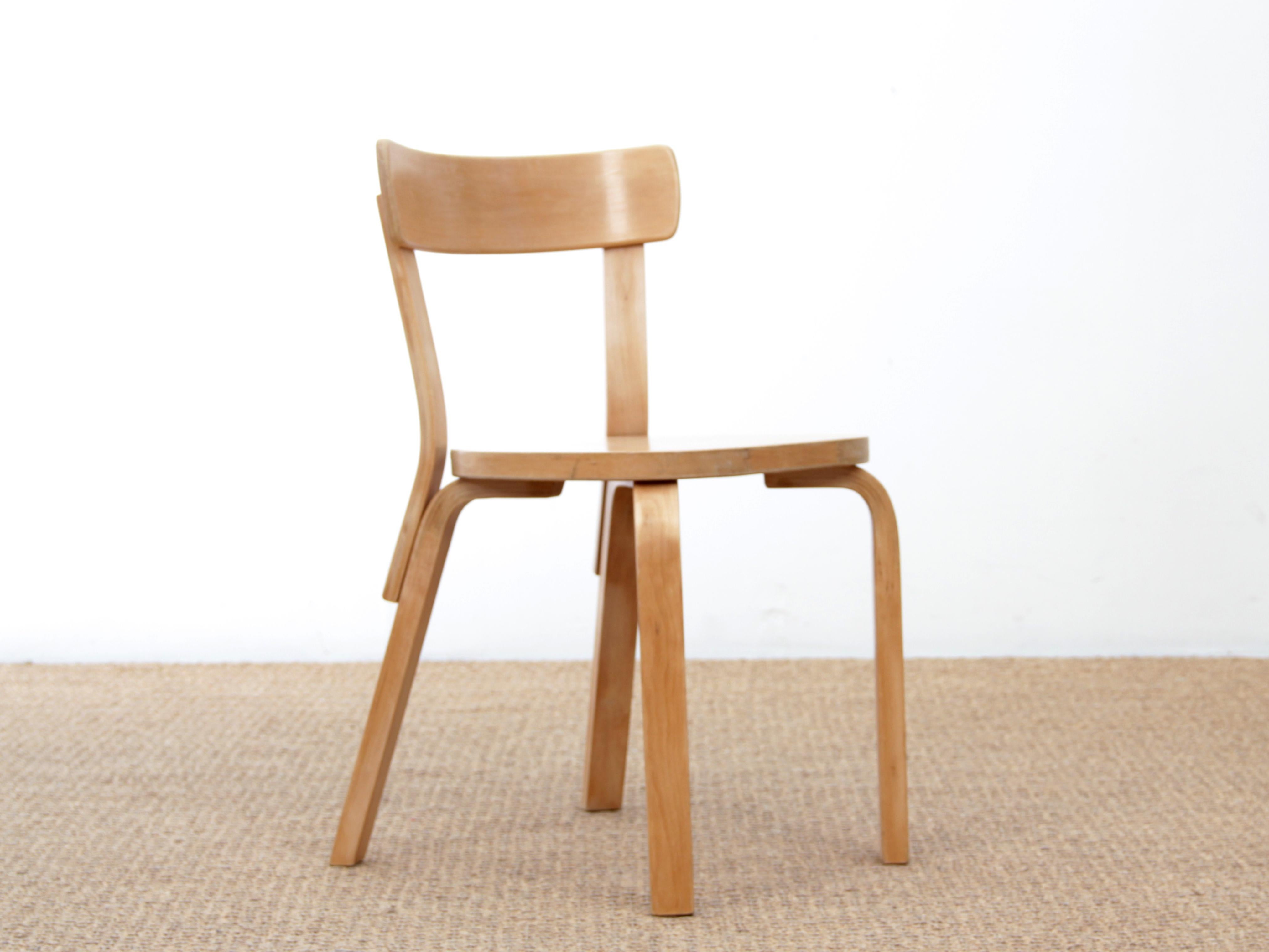 Scandinavian Modern Mid-Century Modern Scandinavian Pair of Chairs Model 69 by Alvar Aalto For Sale