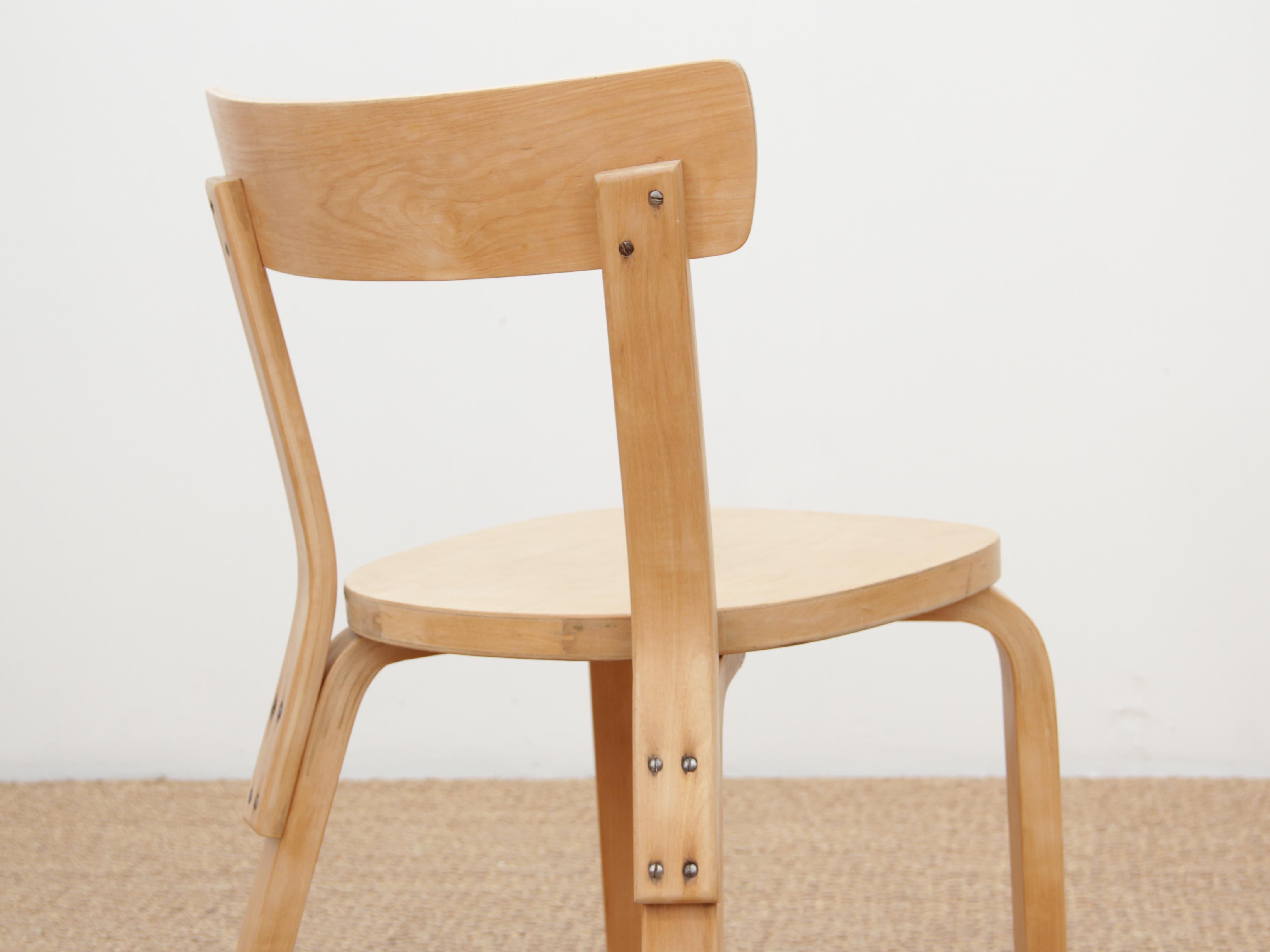 Beech Mid-Century Modern Scandinavian Pair of Chairs Model 69 by Alvar Aalto For Sale