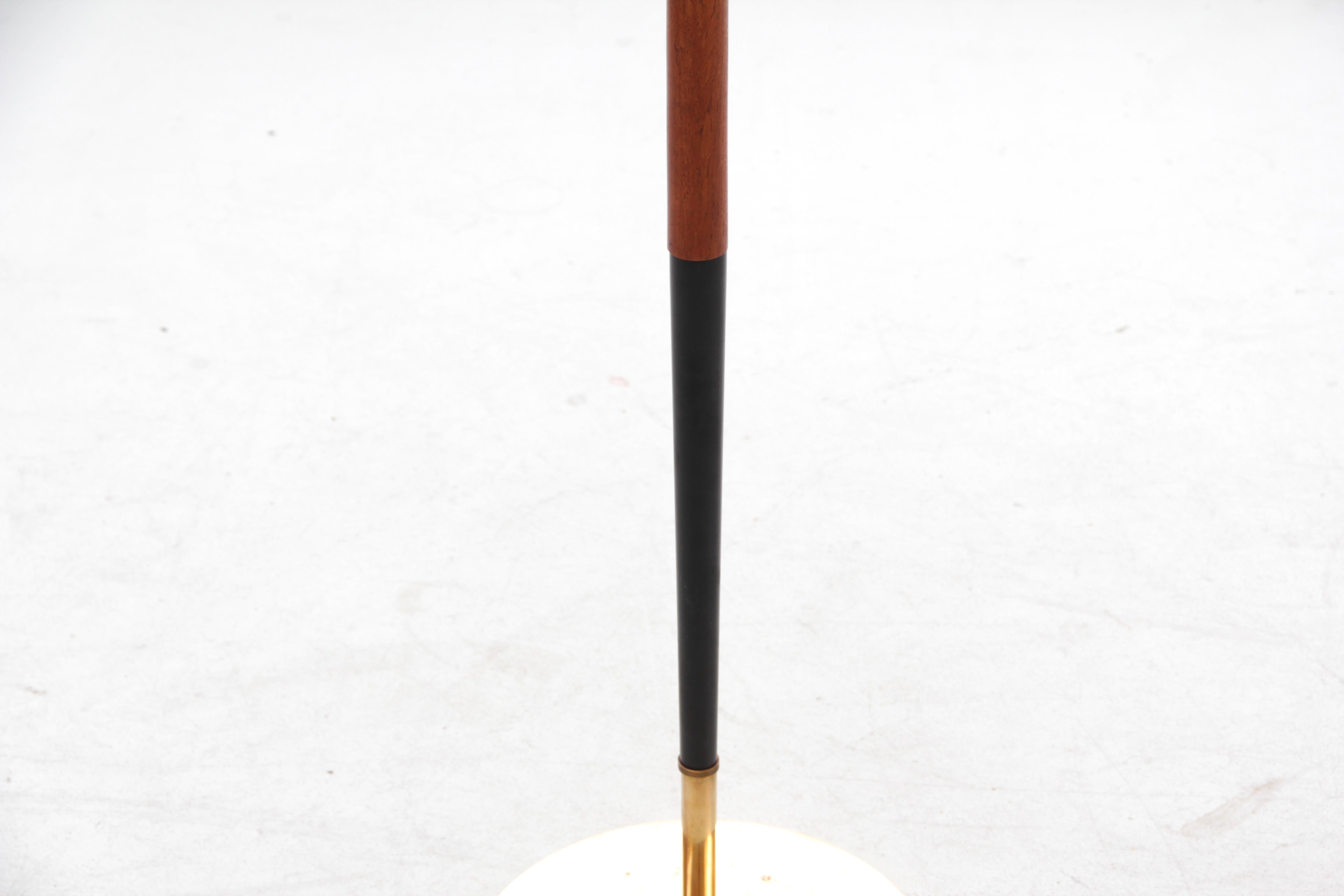 Mid-Century Modern Scandinavian Floor Lamp For Sale 1