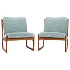 Mid-Century Modern Scandinavian Pair of Lounge Chair Model 130 by Peter Hvidt