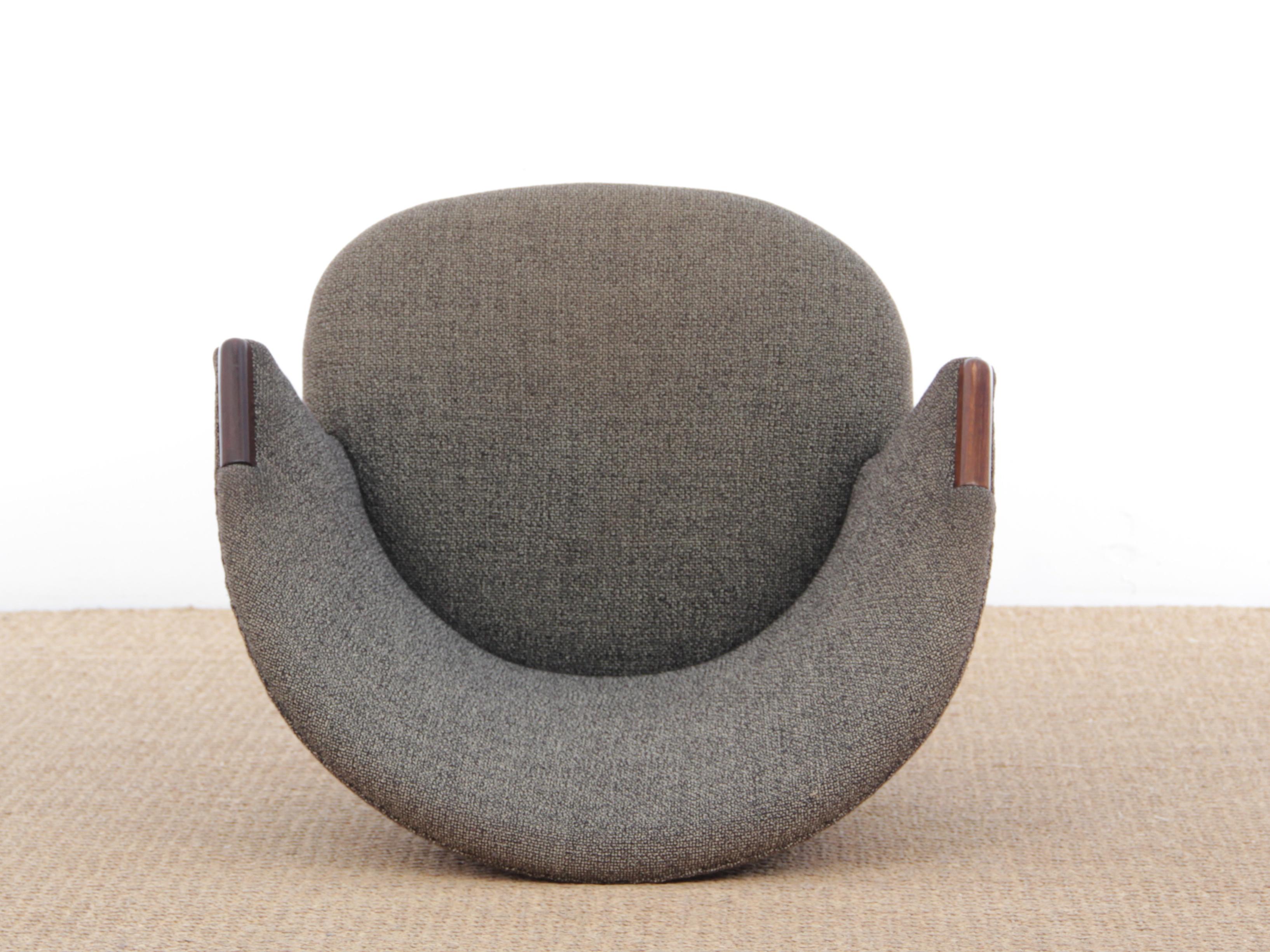 Fabric Mid-Century Modern Scandinavian Pair of Lounge Chairs