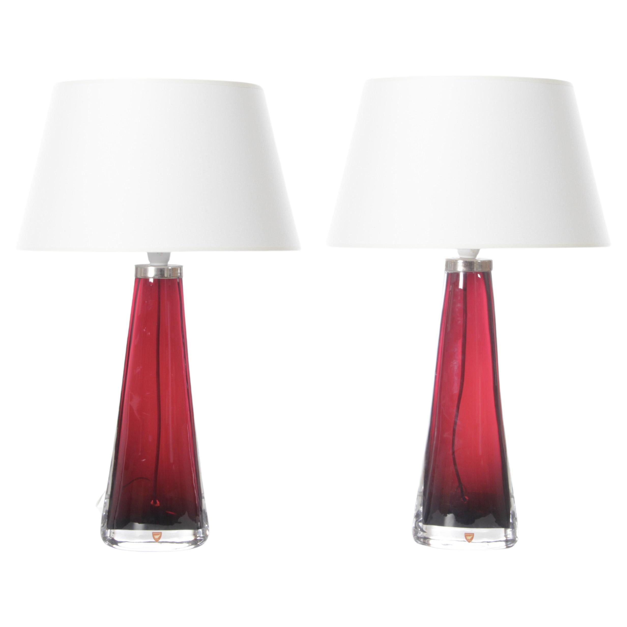 Mid-Century Modern Scandinavian Pair of Table Lamp in Cristal Model Rd 1566 Red  For Sale