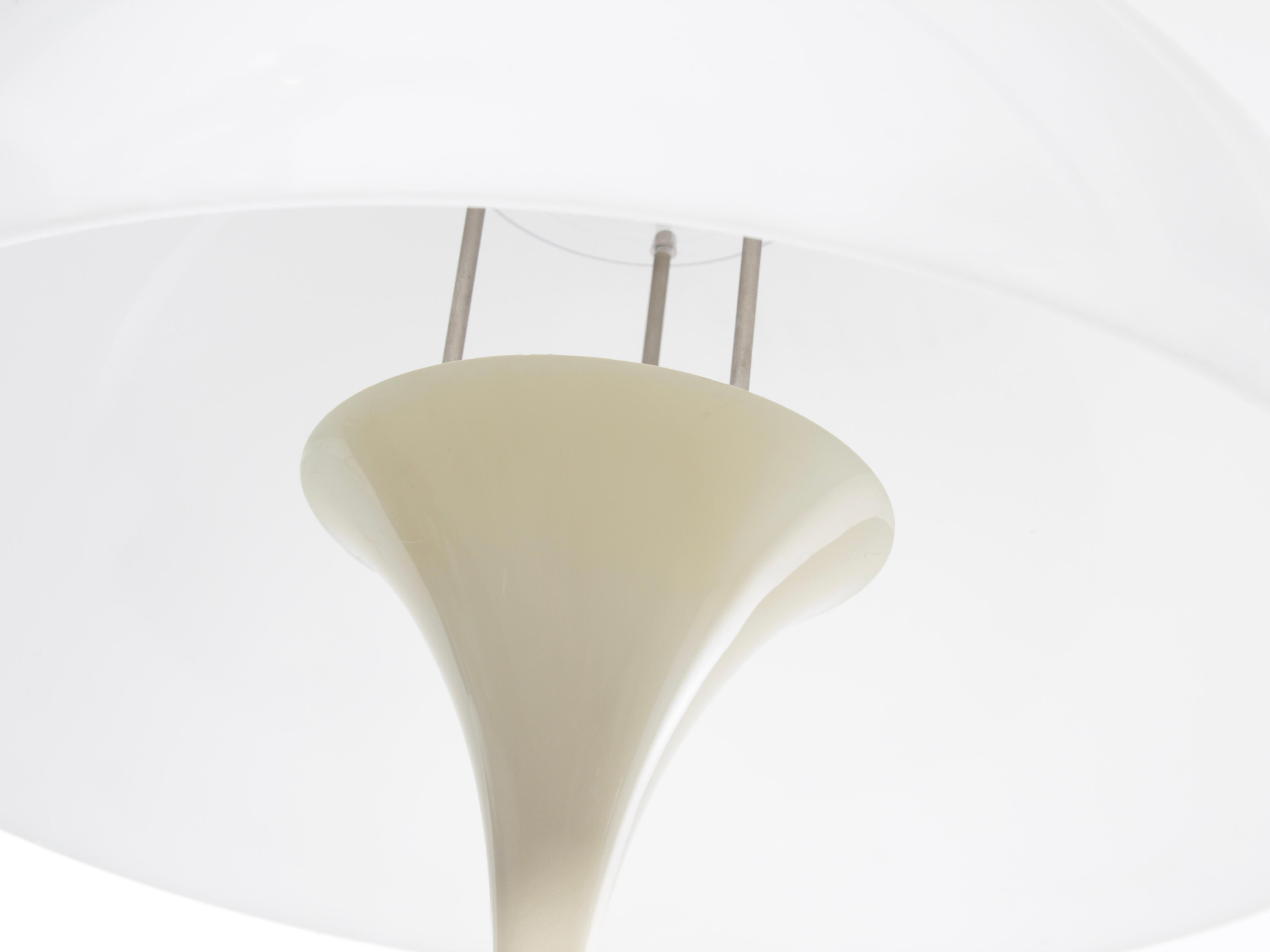 Danese Lampada da terra Panthella di Verner Panton, in stile scandinavo e moderno, risalente alla metà del secolo scorso in vendita