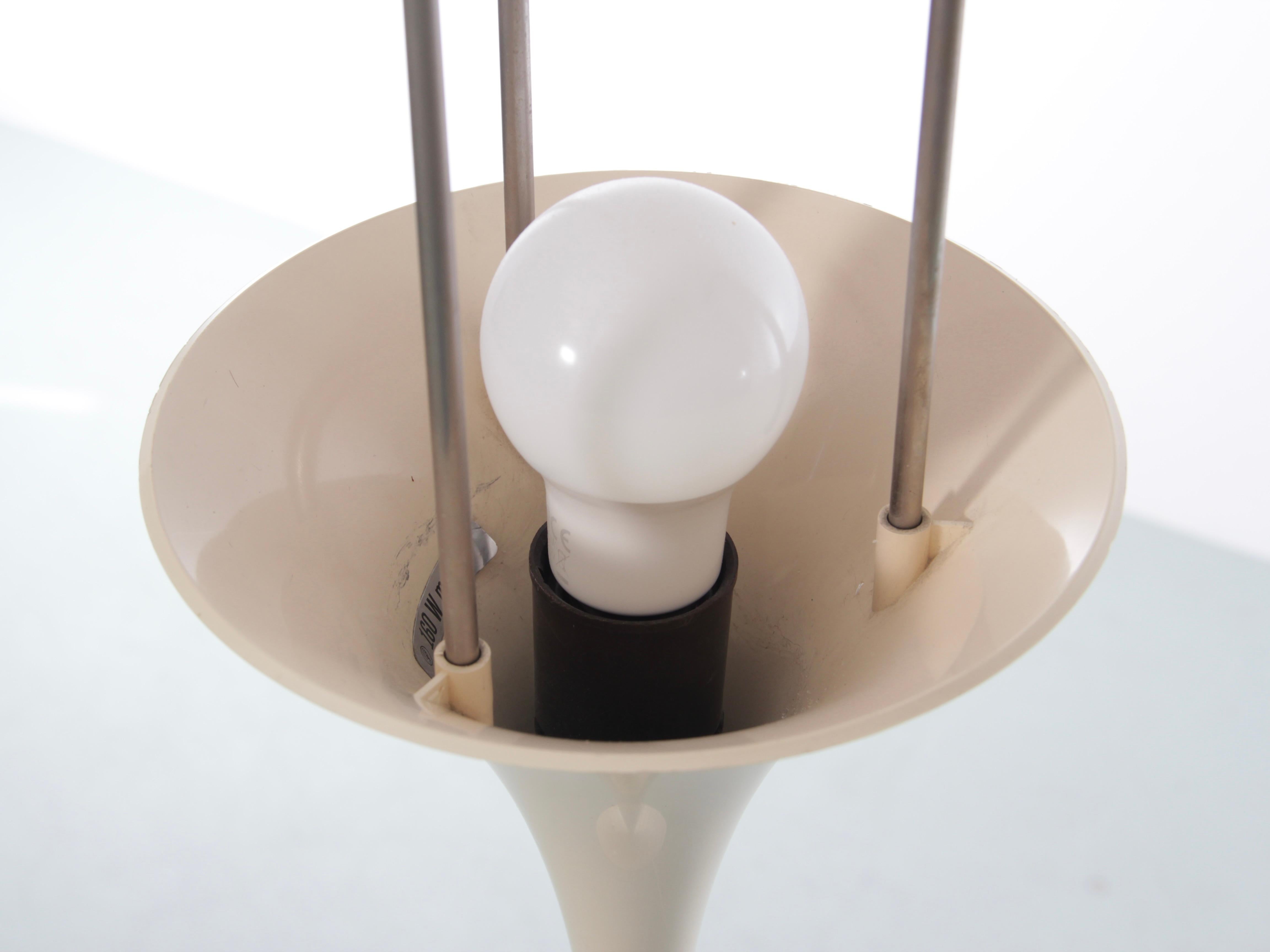 Lampada da terra Panthella di Verner Panton, in stile scandinavo e moderno, risalente alla metà del secolo scorso In condizioni buone in vendita a Courbevoie, FR