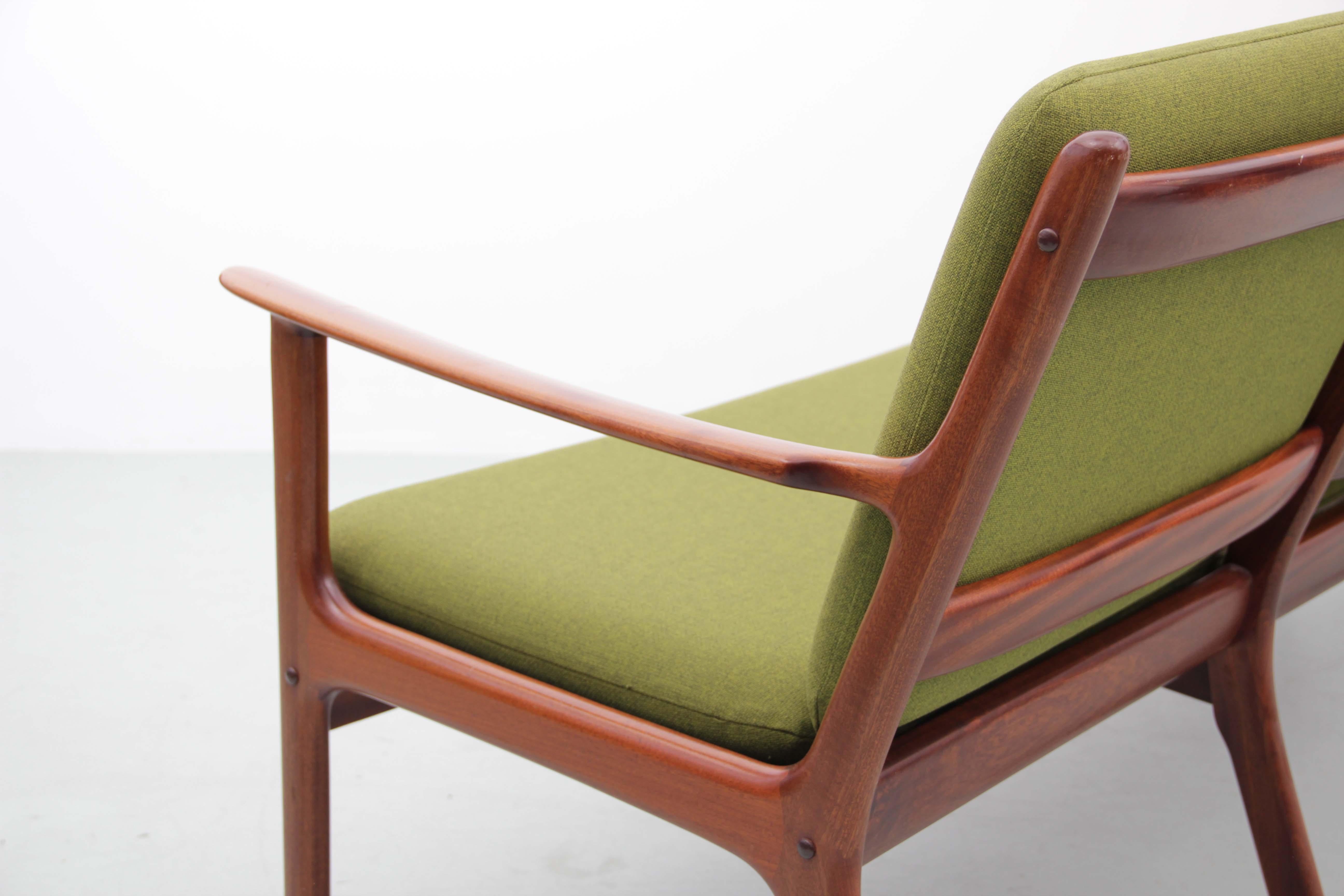 Mid-Century Modern Scandinavian PJ112 Sofa 3 Seats by Ole Wanscher For Sale 4