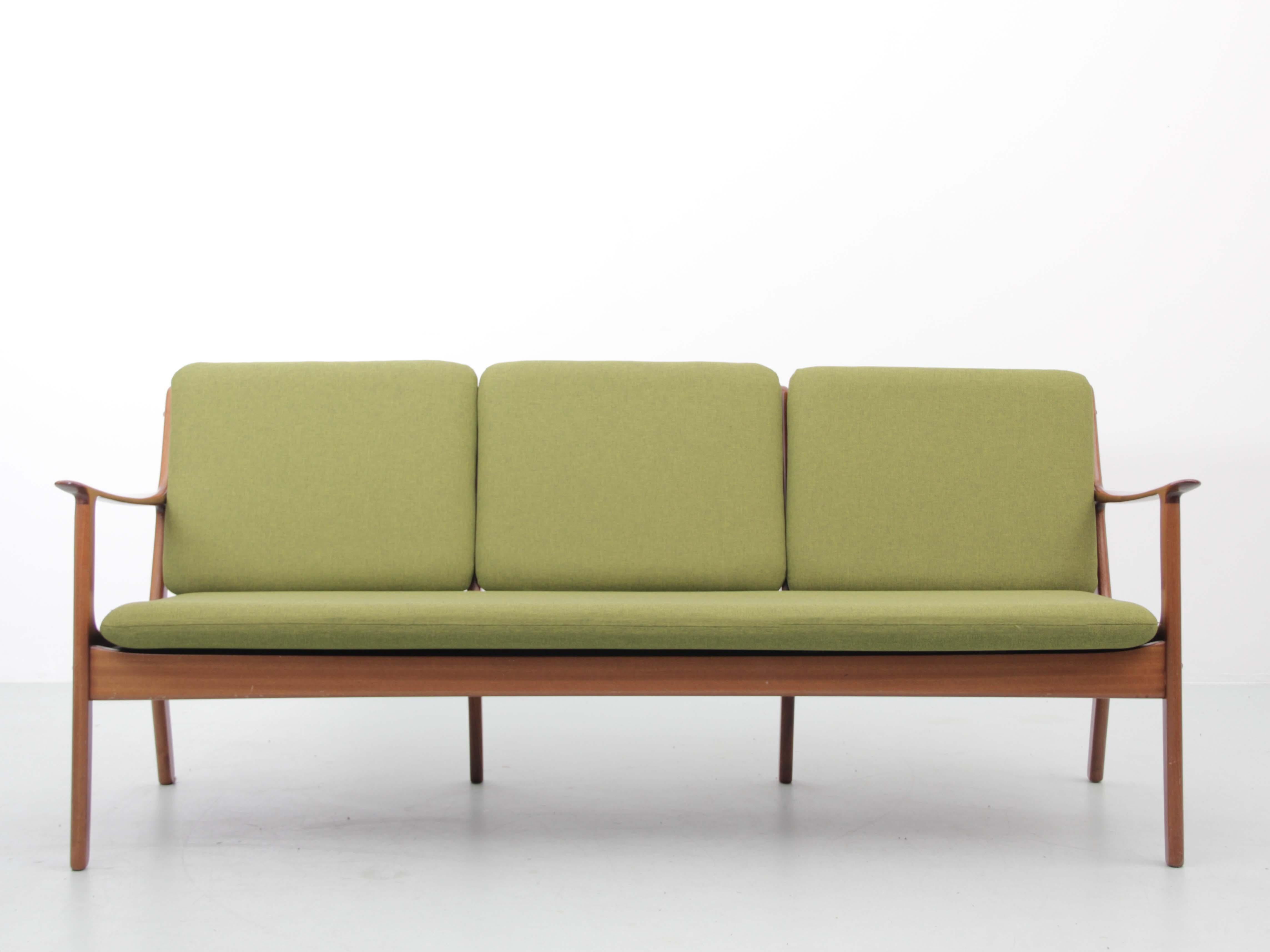 Mid-Century Modern Scandinavian PJ112 Sofa 3 Seats by Ole Wanscher In Good Condition For Sale In Courbevoie, FR