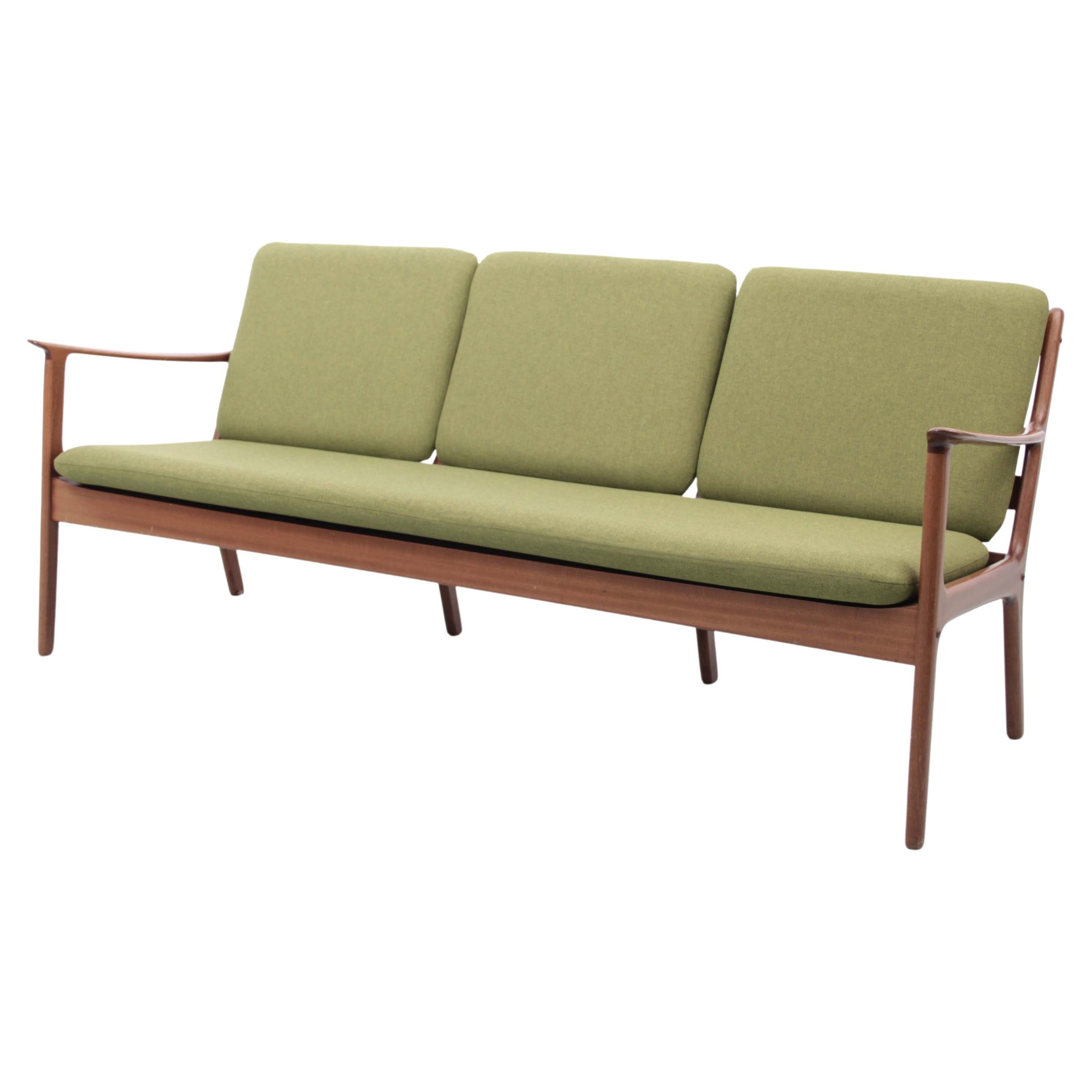 Mid-Century Modern Scandinavian PJ112 Sofa 3 Seats by Ole Wanscher For Sale