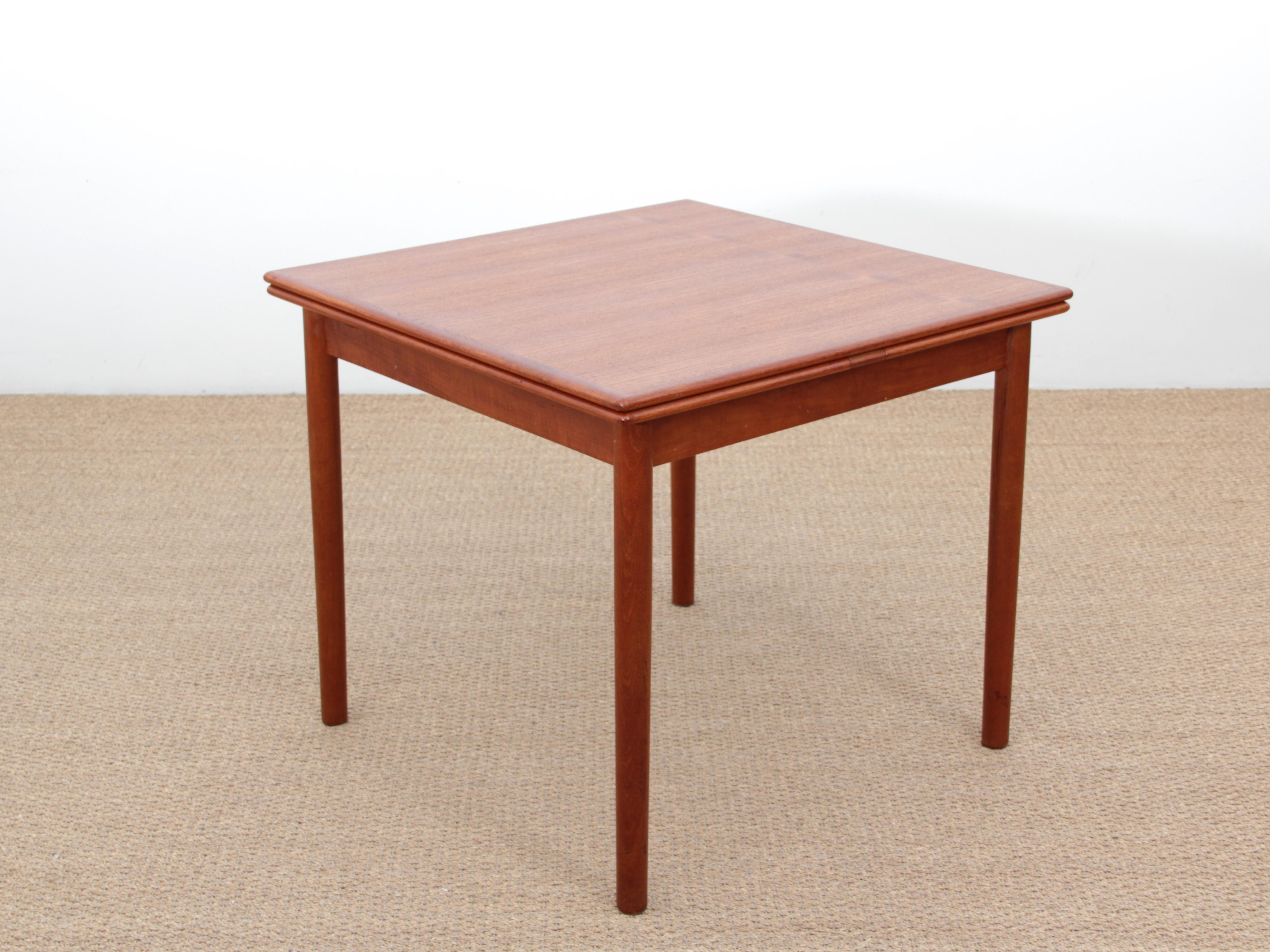 Mid-Century Modern Scandinavian quare dining table in teak 4/6 seats with 2 extra leaves.

Measures: W 85 cm., D 85 cm., H 73.5 cm., opened 155 cm.