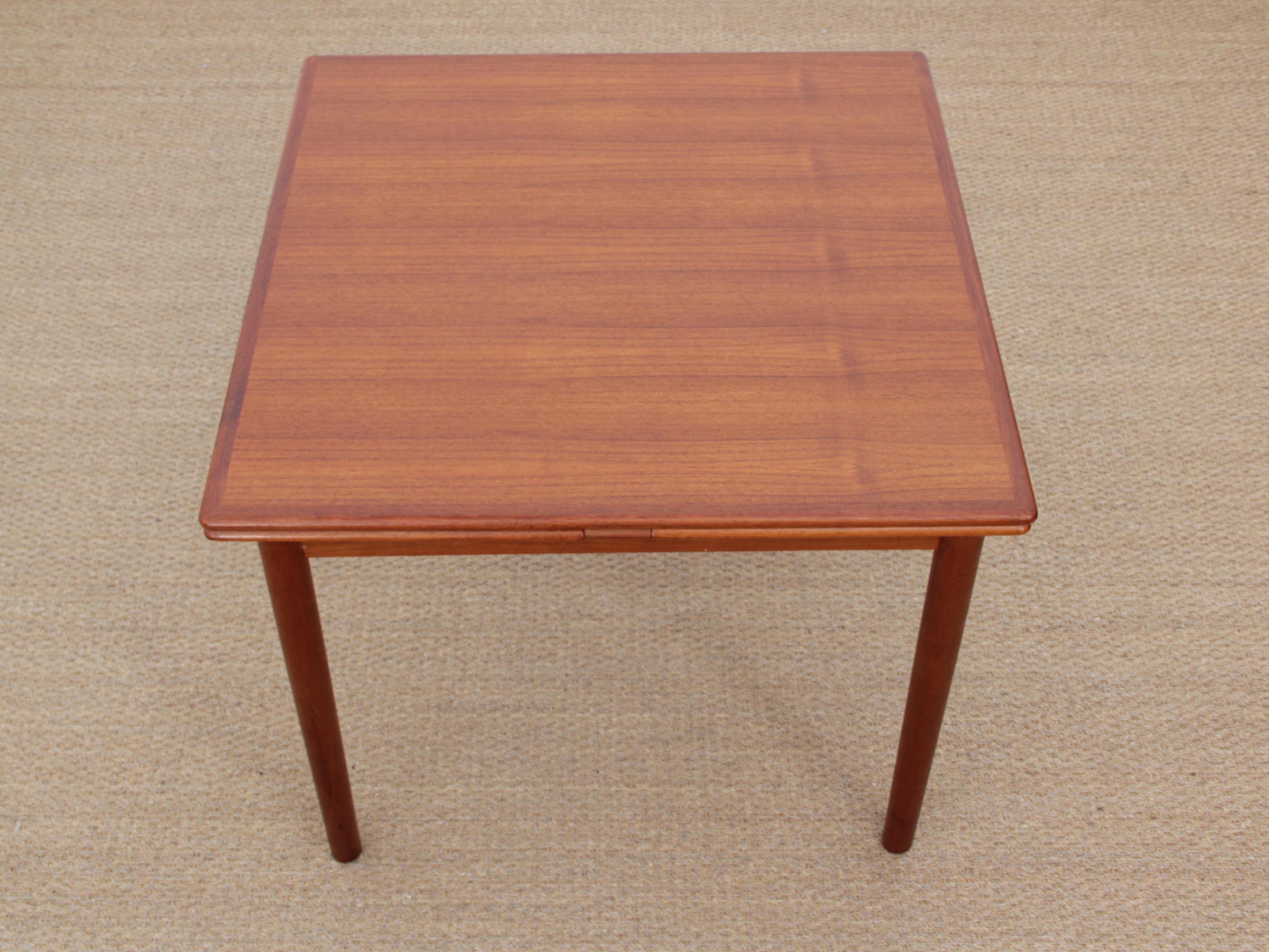 Mid-Century Modern Scandinavian Quare Dining Table in Teak 4/6 Seats In Good Condition In Courbevoie, FR