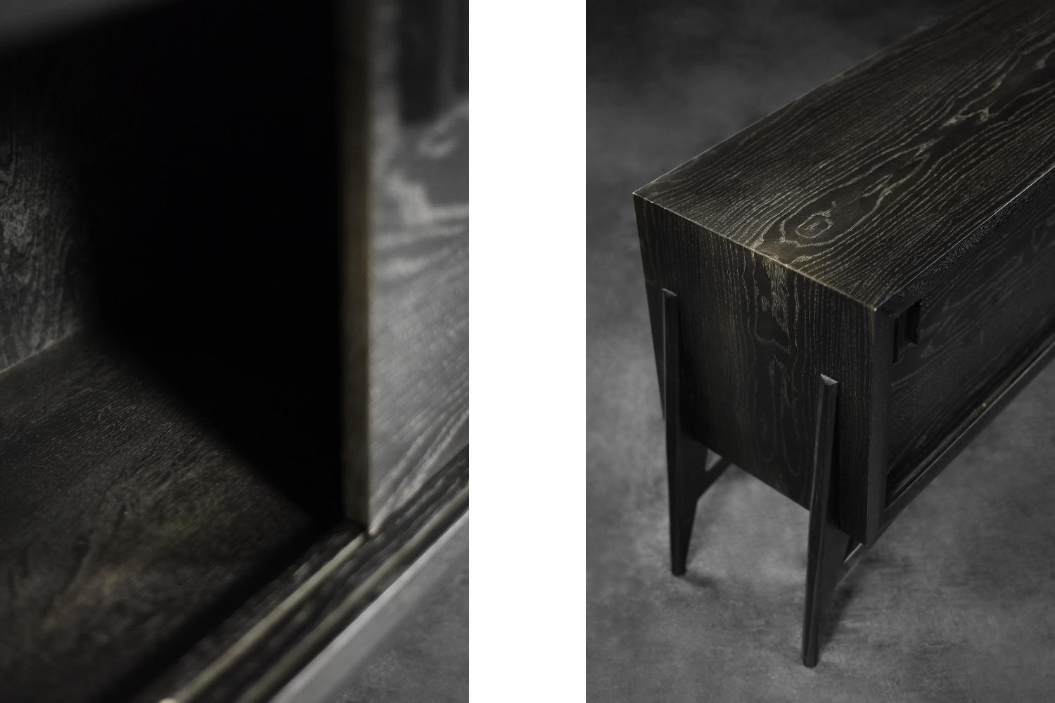 Credenza di metà secolo The Modern Scandinavian in rovere scuro grezzo con maniglie in legno, 1960 in vendita 5