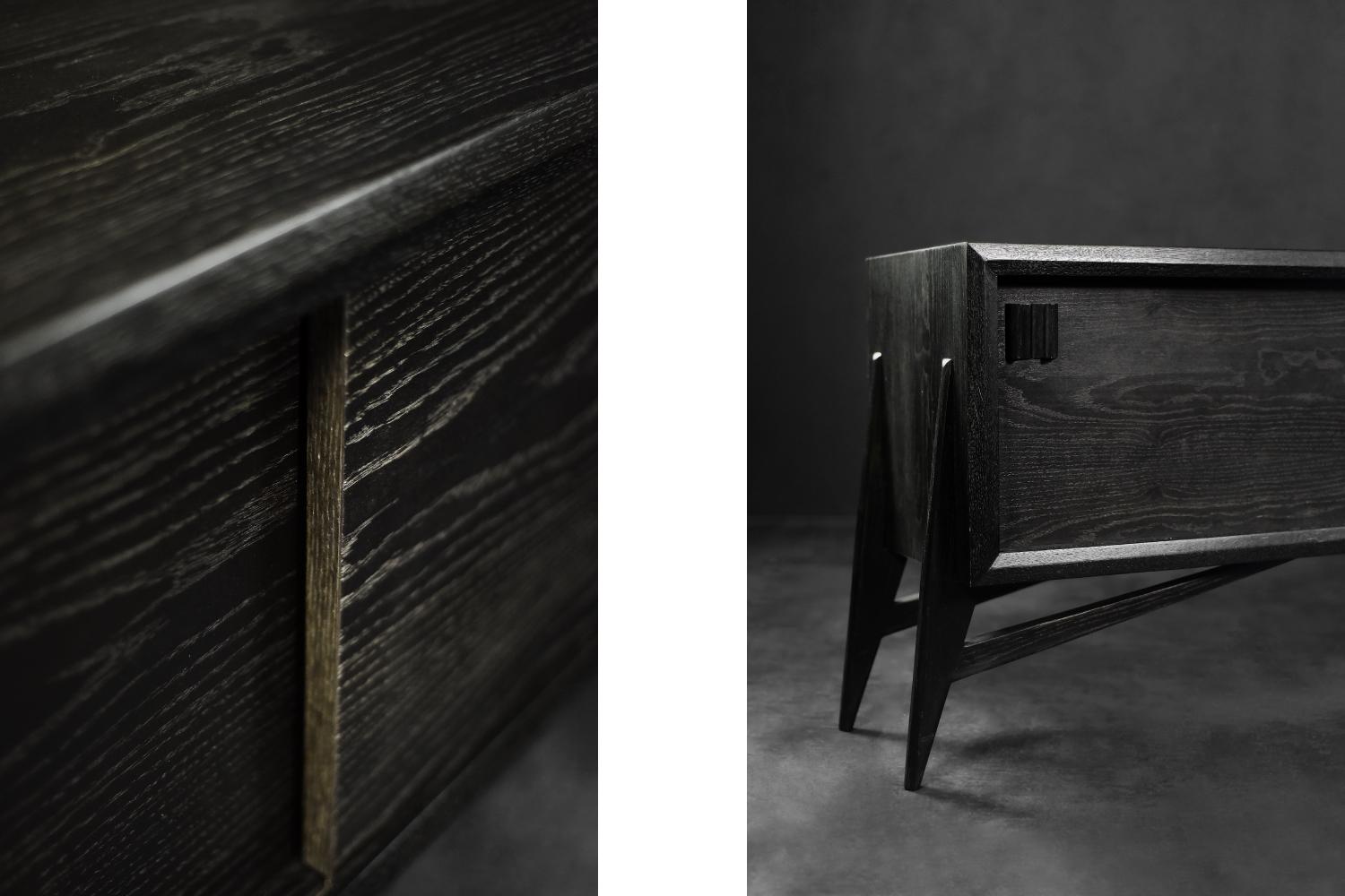 Credenza di metà secolo The Modern Scandinavian in rovere scuro grezzo con maniglie in legno, 1960 in vendita 1