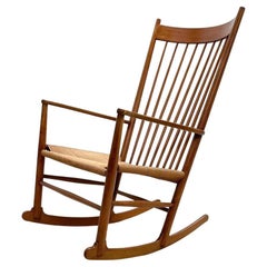 Silla mecedora escandinava moderna de mediados de siglo Modelo J16 de Hans Wegner, años 60