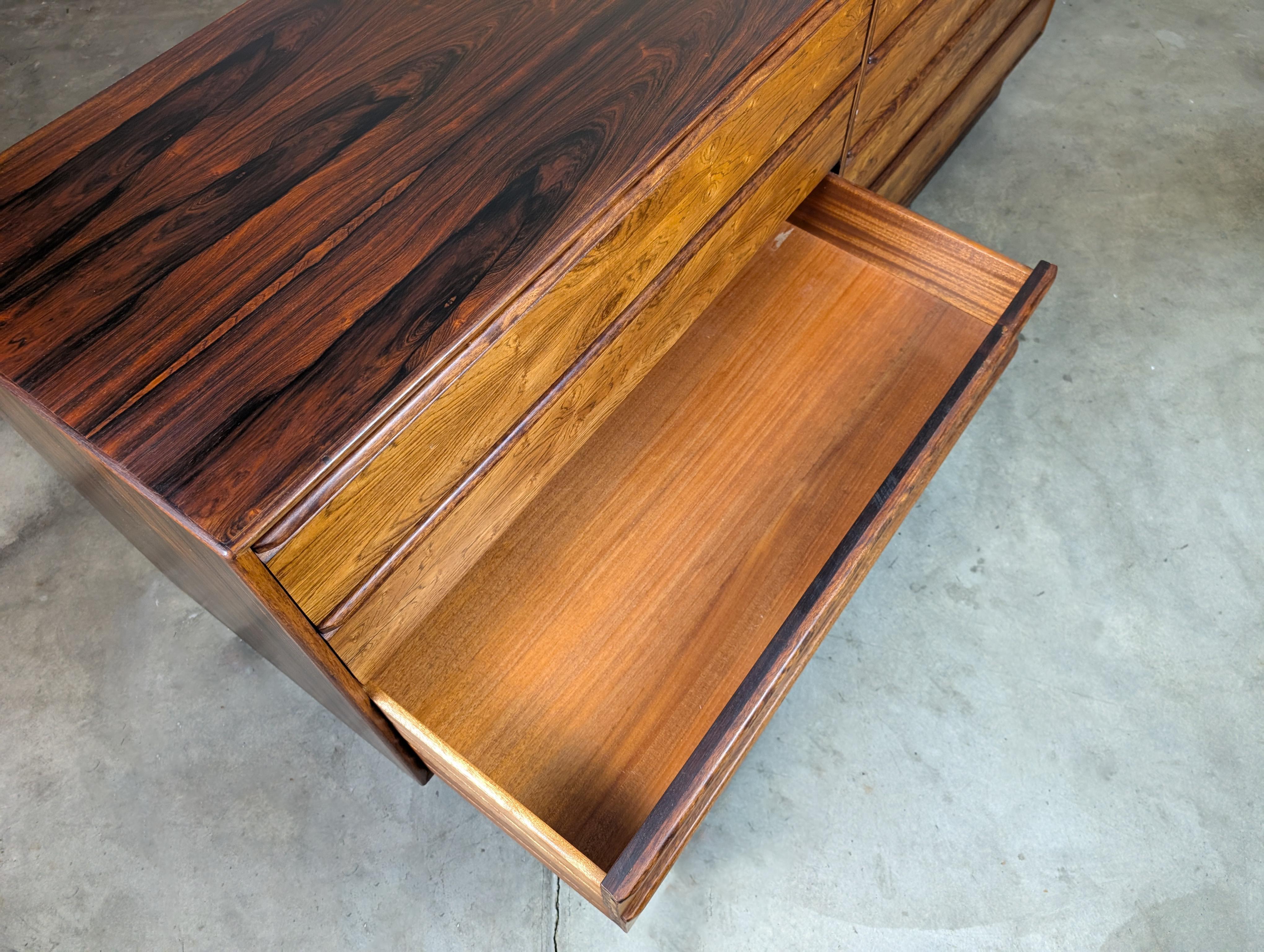 Comò basso in legno di palissandro di Westnofa, metà del secolo scorso, The Modern Scandinavian, 1960 ca. in vendita 3