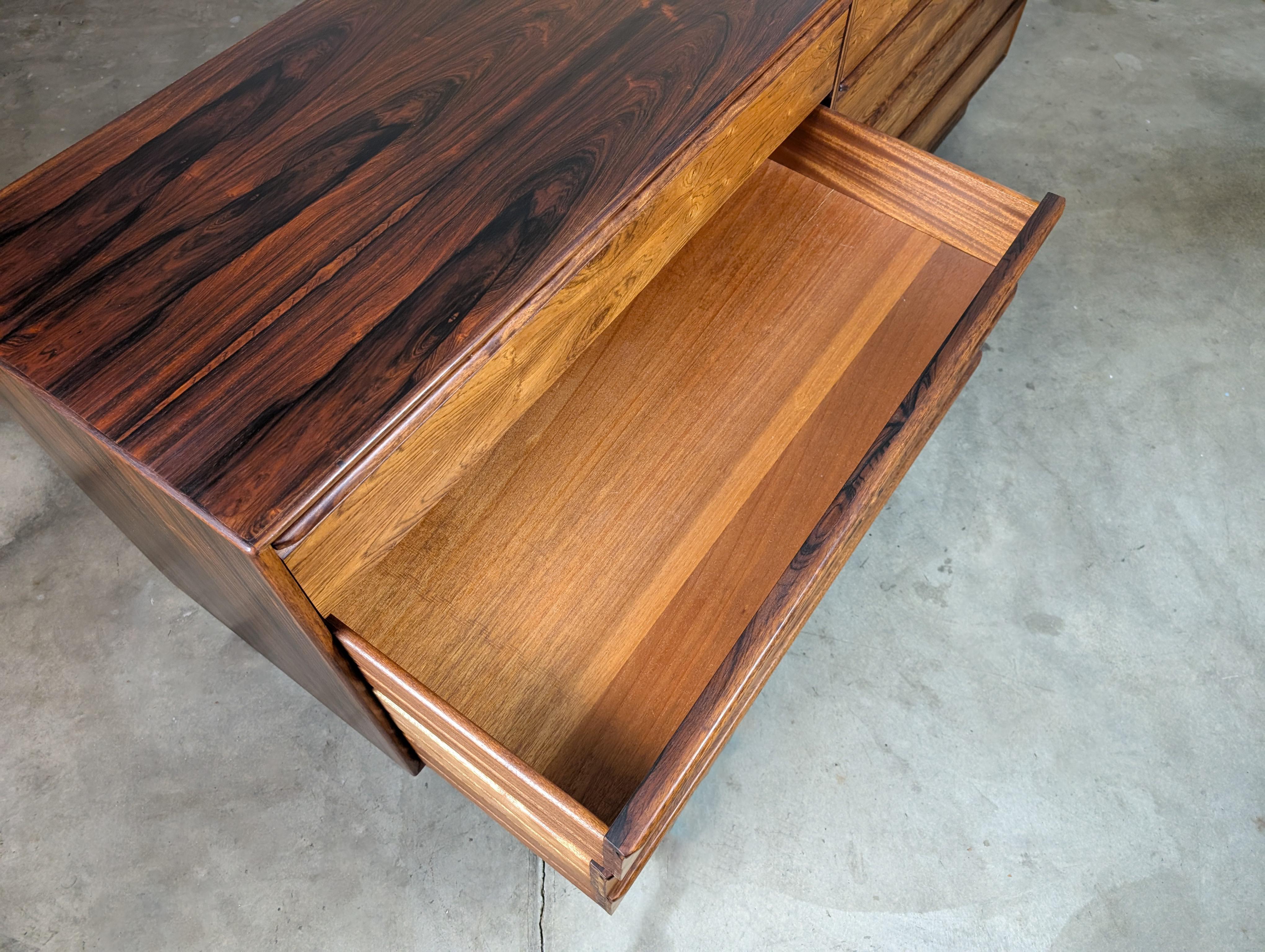 Comò basso in legno di palissandro di Westnofa, metà del secolo scorso, The Modern Scandinavian, 1960 ca. in vendita 4