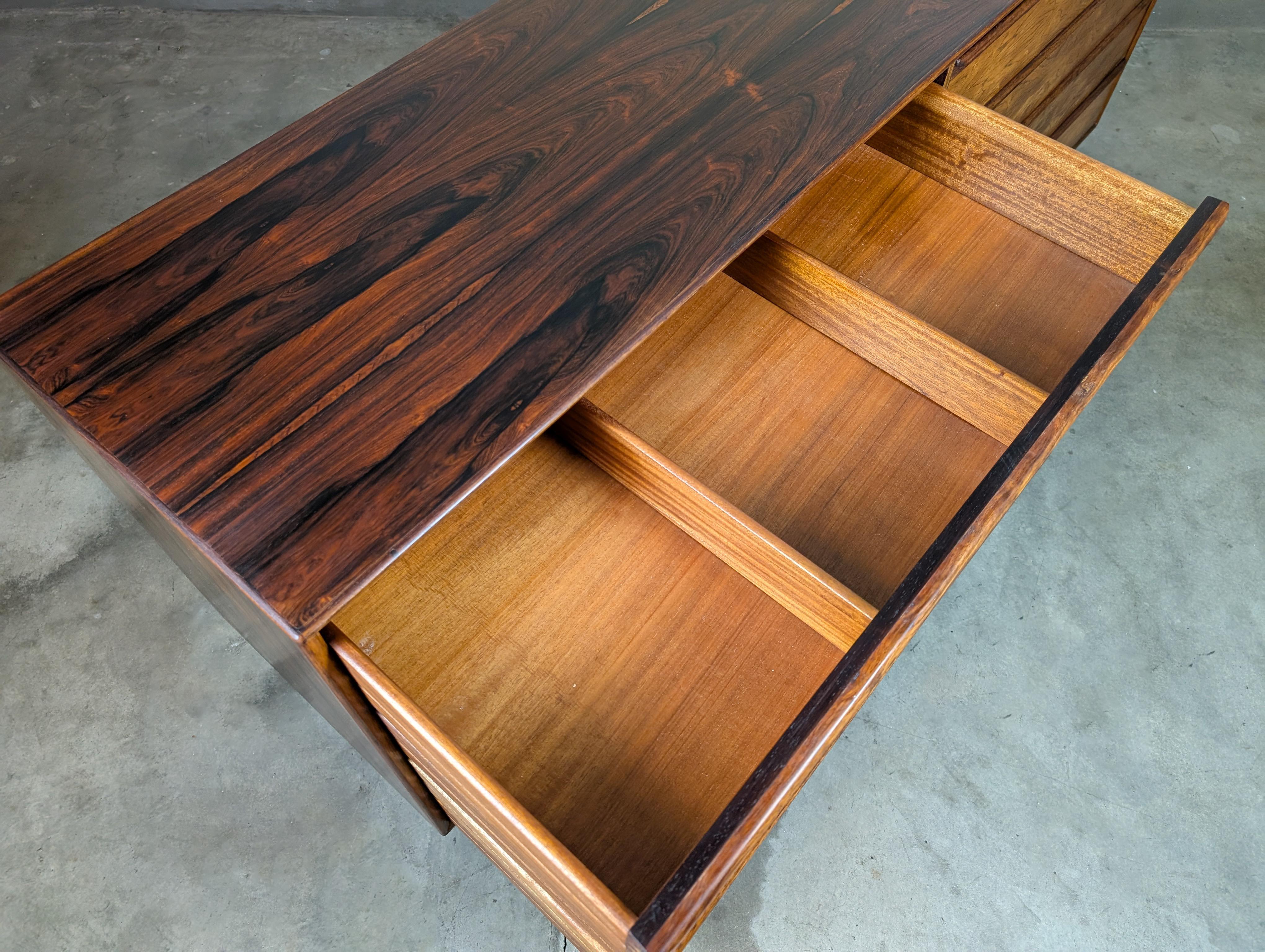 Comò basso in legno di palissandro di Westnofa, metà del secolo scorso, The Modern Scandinavian, 1960 ca. in vendita 5