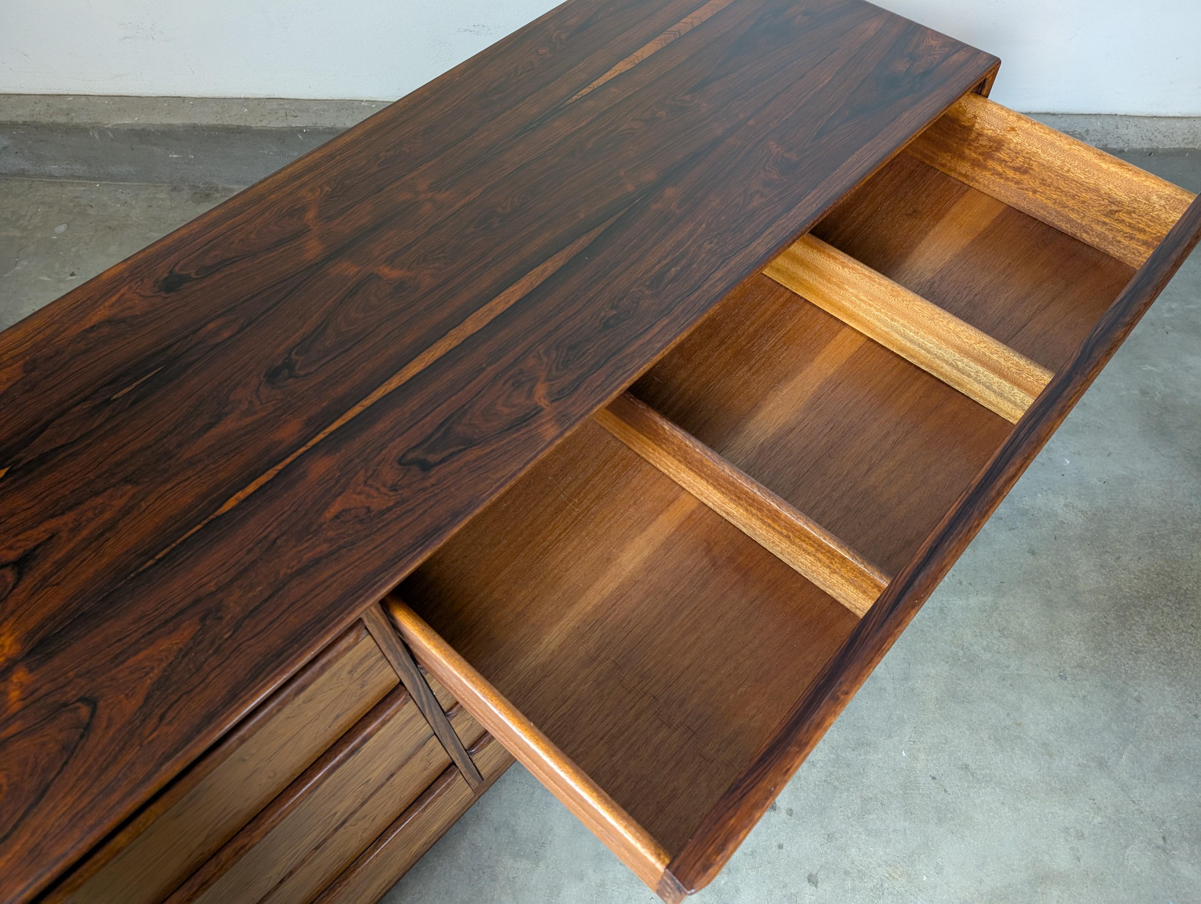 Comò basso in legno di palissandro di Westnofa, metà del secolo scorso, The Modern Scandinavian, 1960 ca. in vendita 8