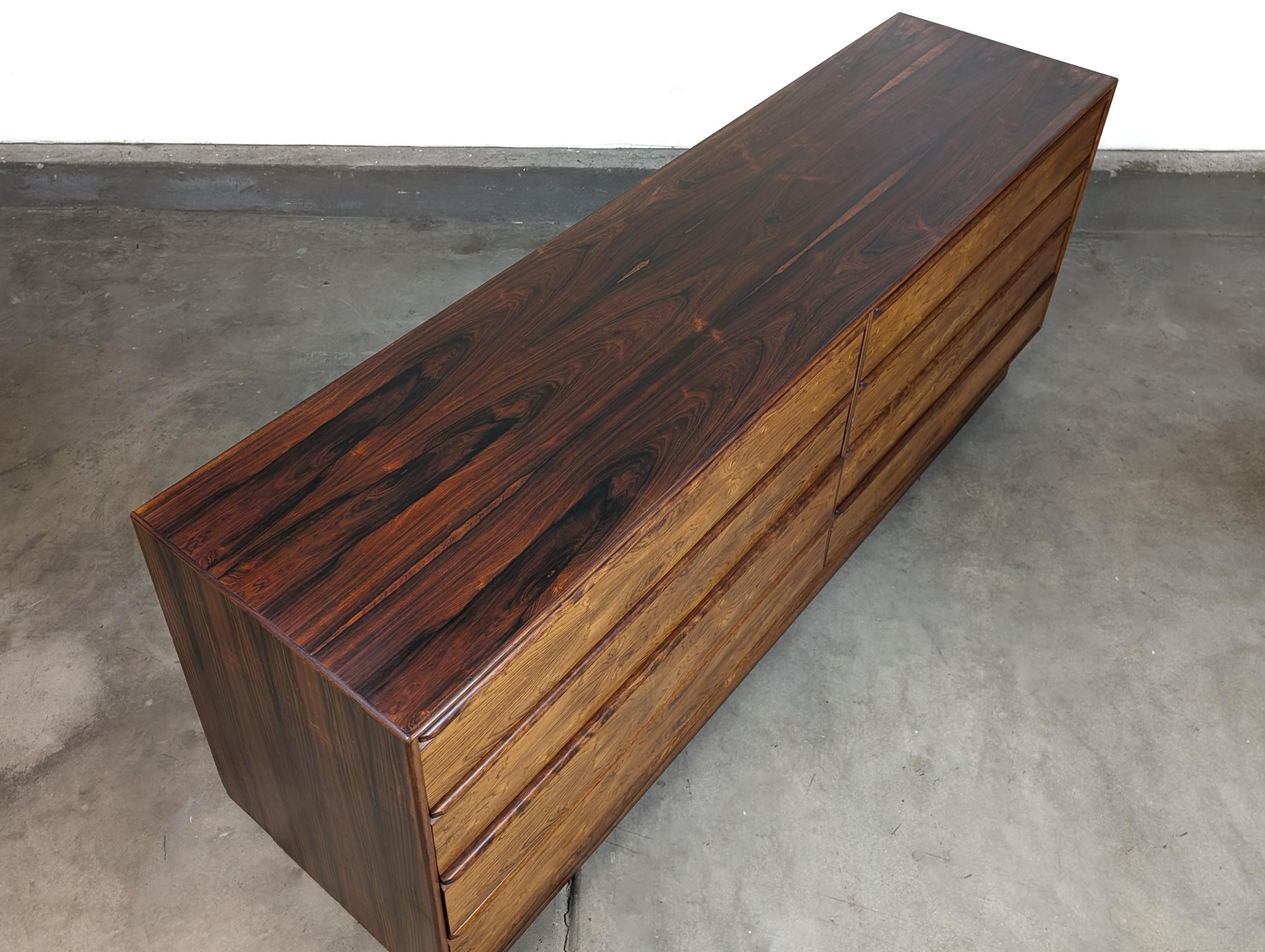 Comò basso in legno di palissandro di Westnofa, metà del secolo scorso, The Modern Scandinavian, 1960 ca. in vendita 11