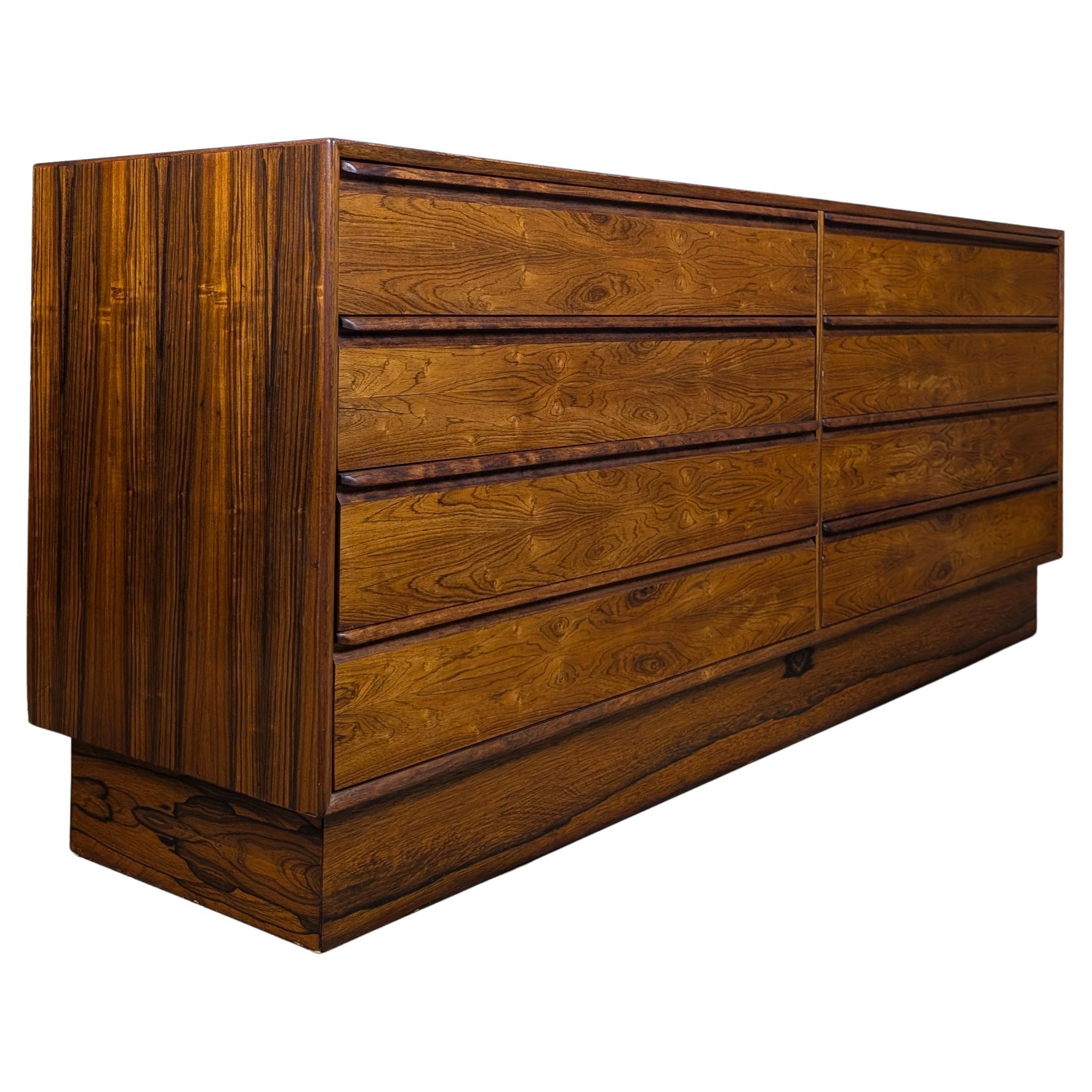 Comò basso in legno di palissandro di Westnofa, metà del secolo scorso, The Modern Scandinavian, 1960 ca.