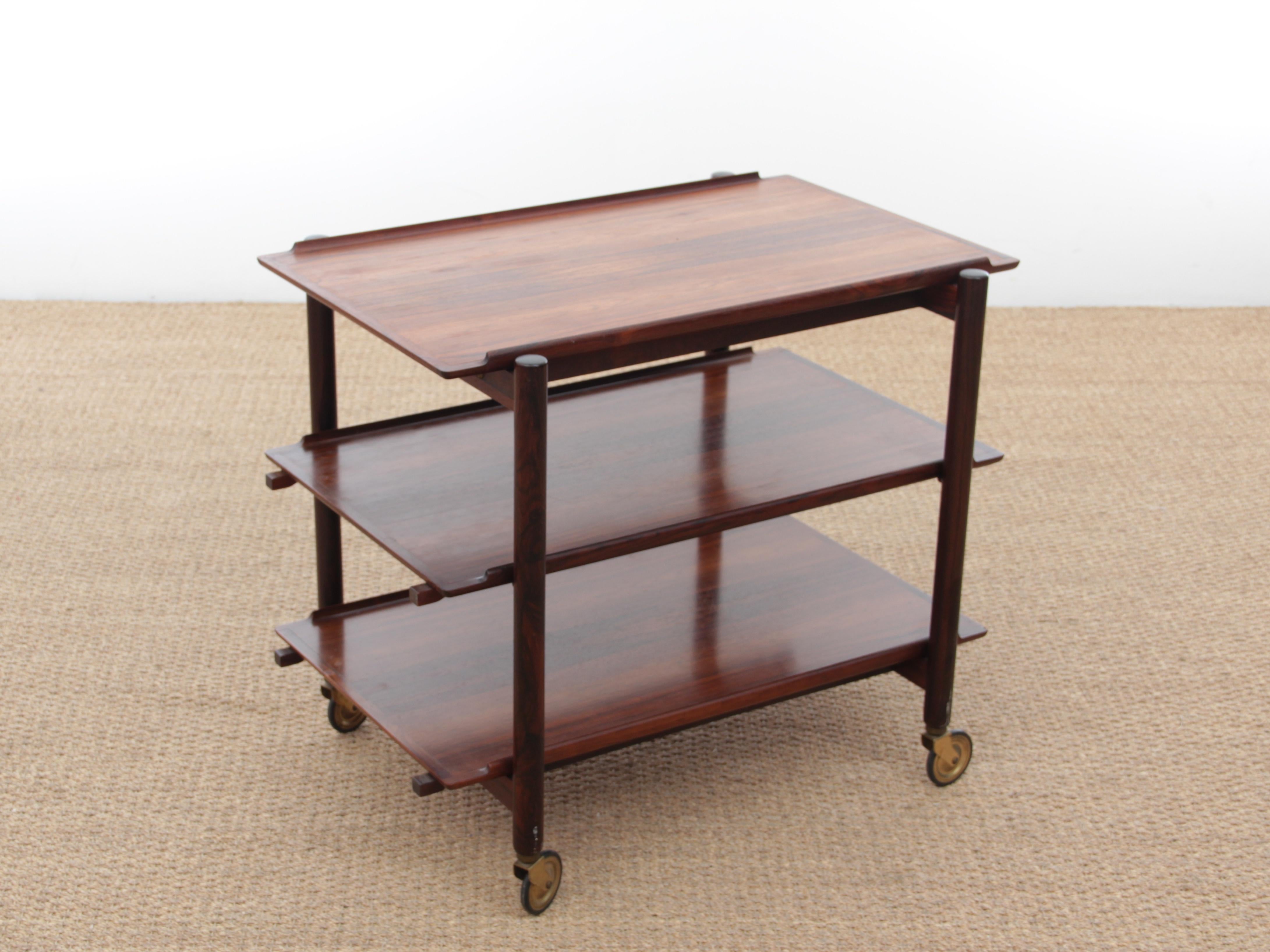 Mid-Century Modern Scandinavian rosewood trolley by Poul Hundevad. 2 loose tray. Slidding top tray.