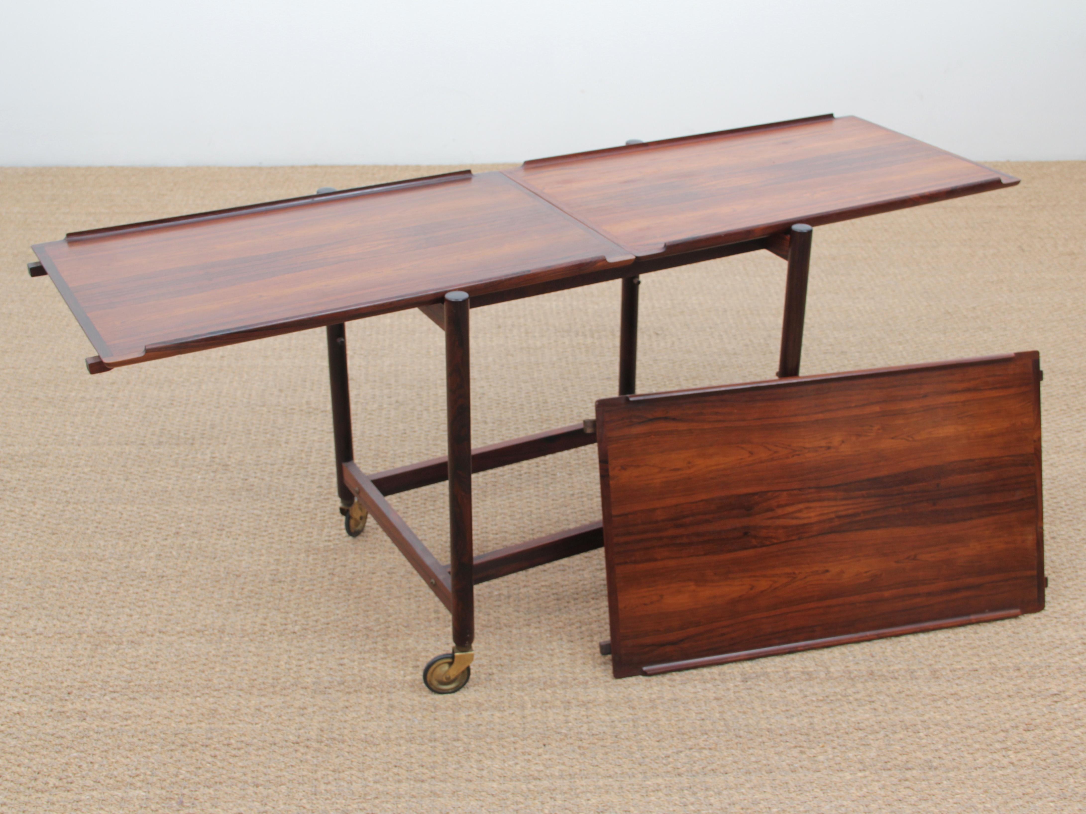 Chariot en bois de rose scandinave moderne du milieu du siècle dernier en vente 1