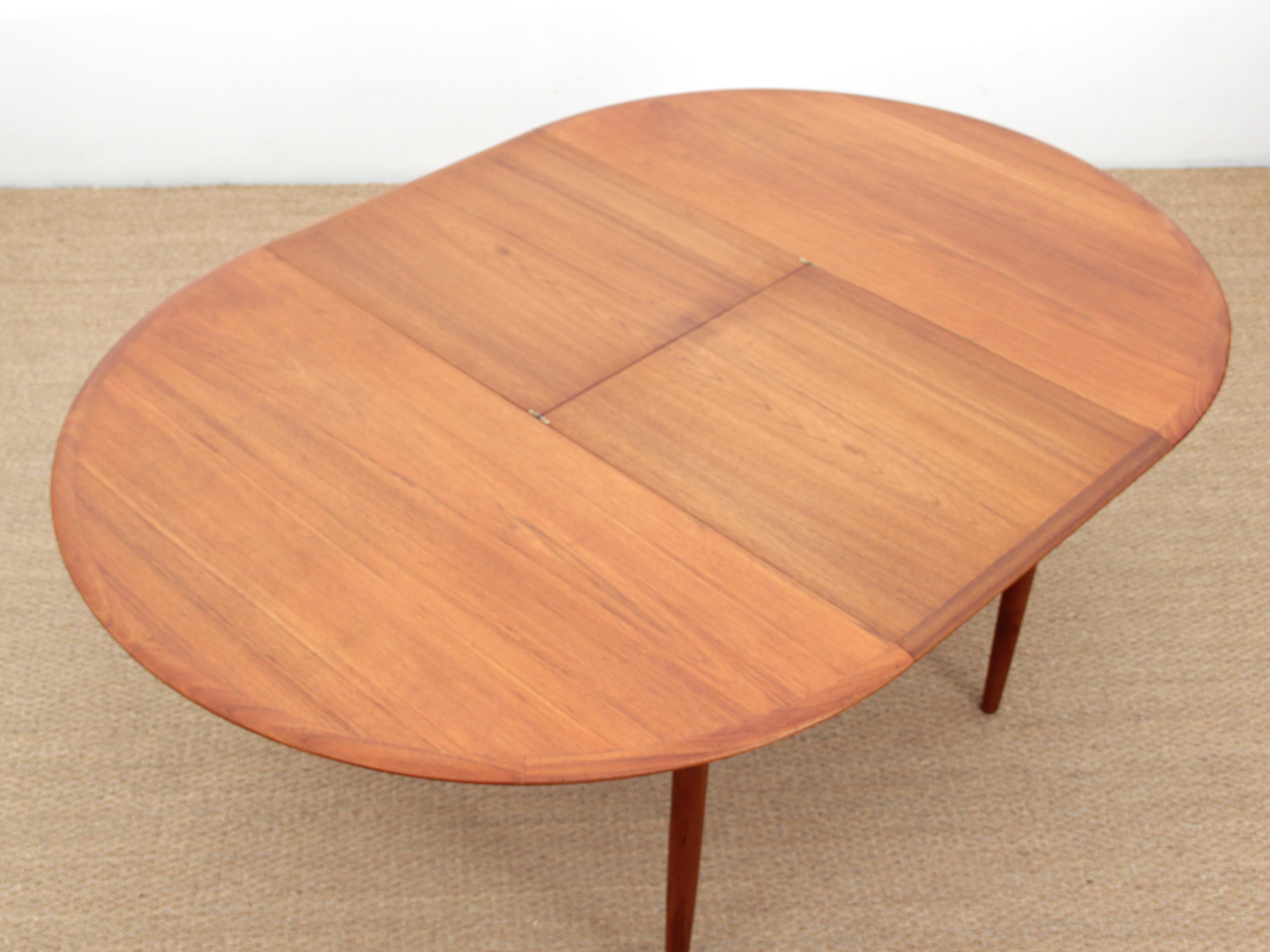 Mid-Century Modern Scandinavian Round Dining in Teak 4/8 Seats by Hovmand-Ols For Sale 1