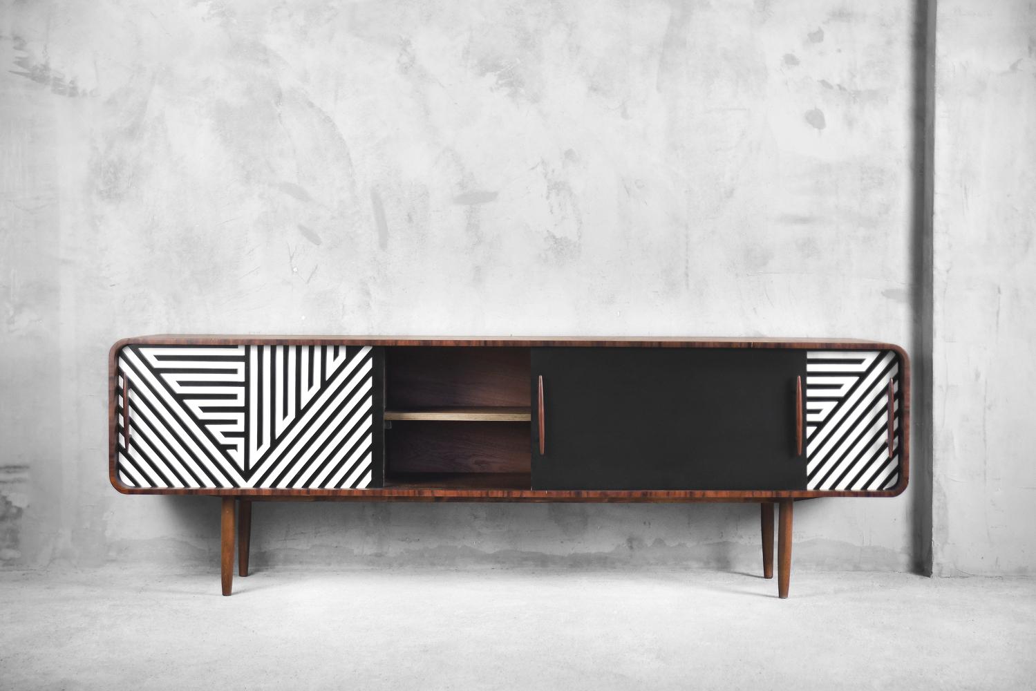 Mid-Century Modern Scandinavian Rounded Long Sideboard with Op-Art Pattern, 1960 In Good Condition For Sale In Warsaw, PL