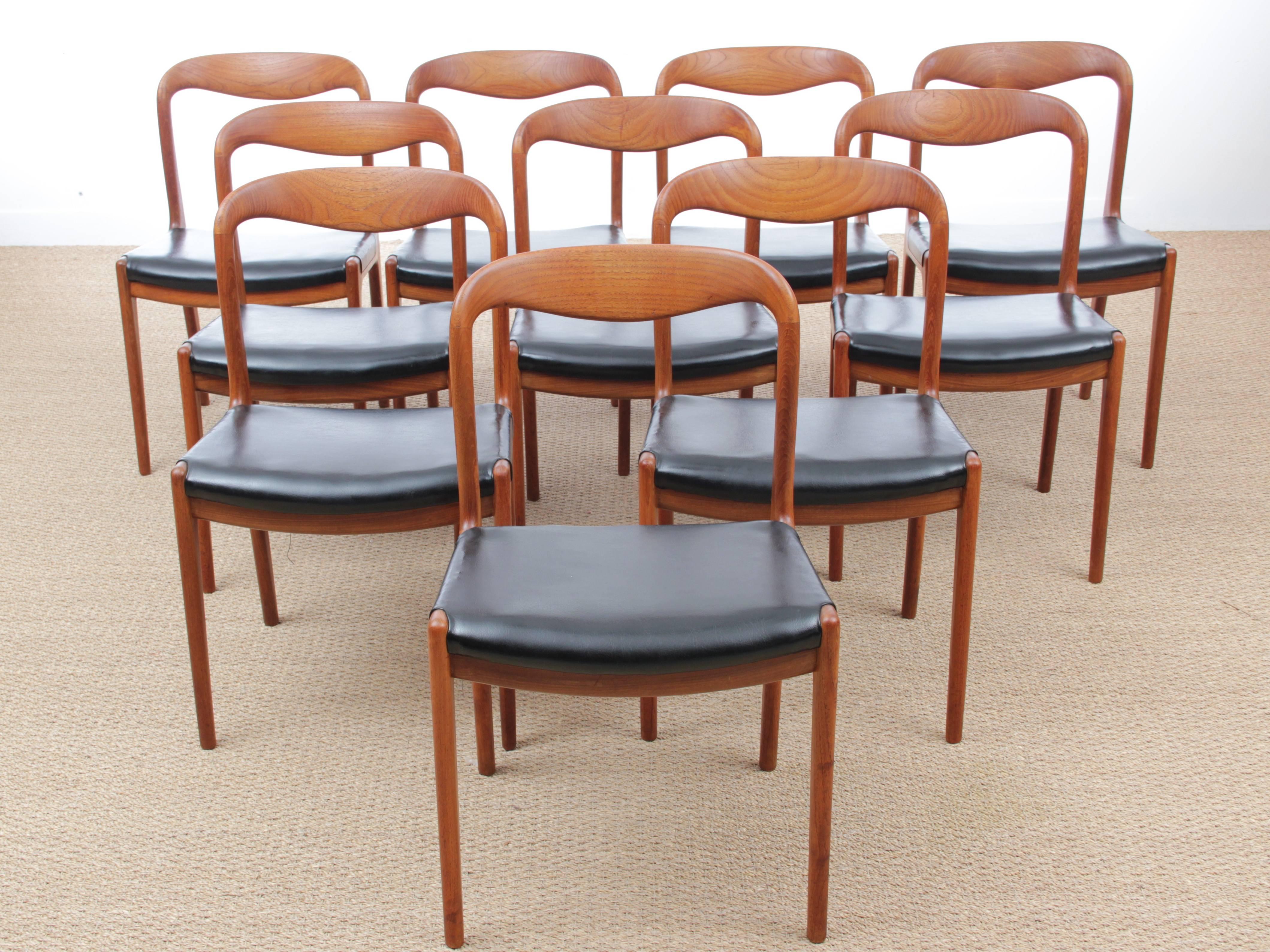 Mid-Century Modern Scandinavian Set of Ten Chairs in Teak 7