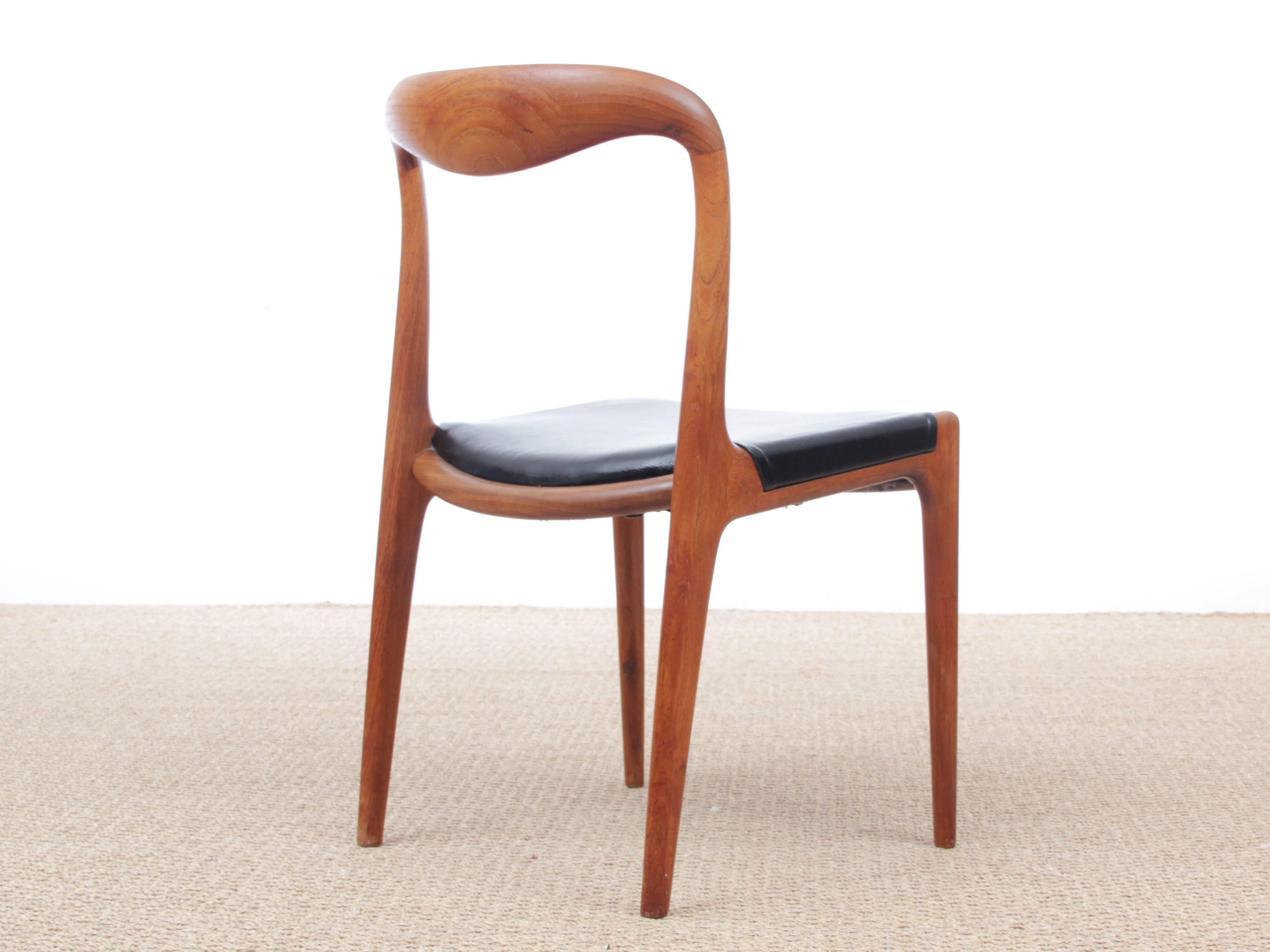 Mid-Century Modern Scandinavian Set of Ten Chairs in Teak In Good Condition In Courbevoie, FR