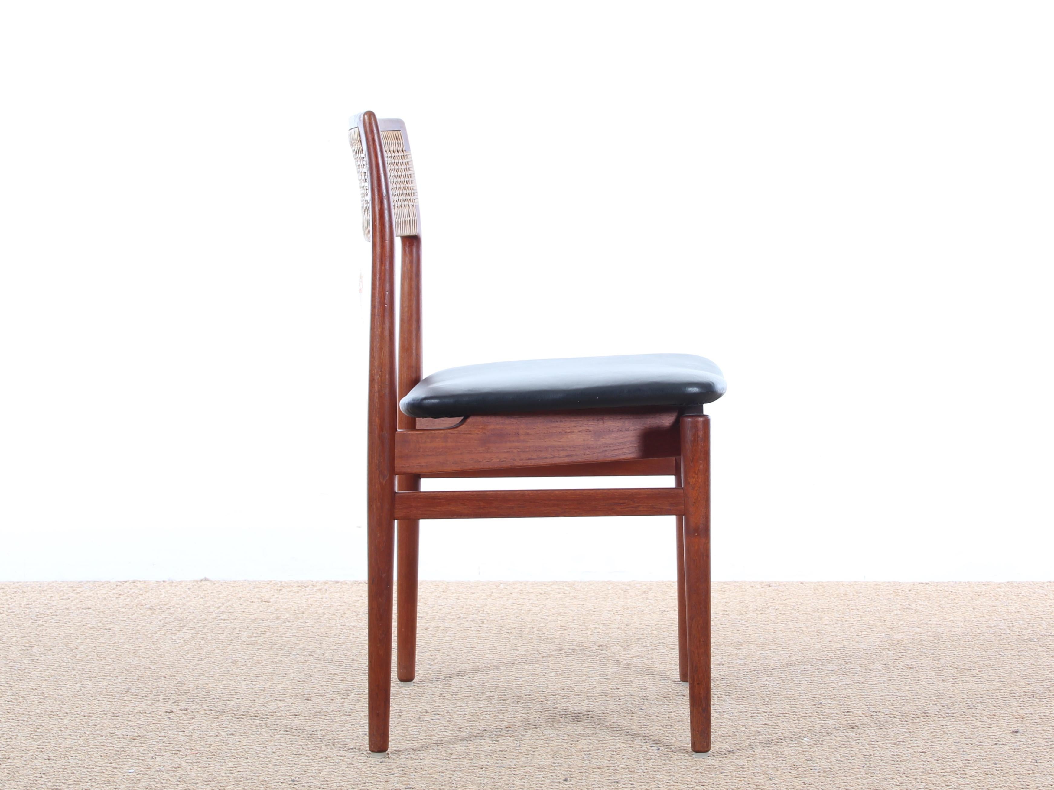 Mid-20th Century Mid-Century Modern Scandinavian Set of 4 Chairs Model W26 by Erik Wørts